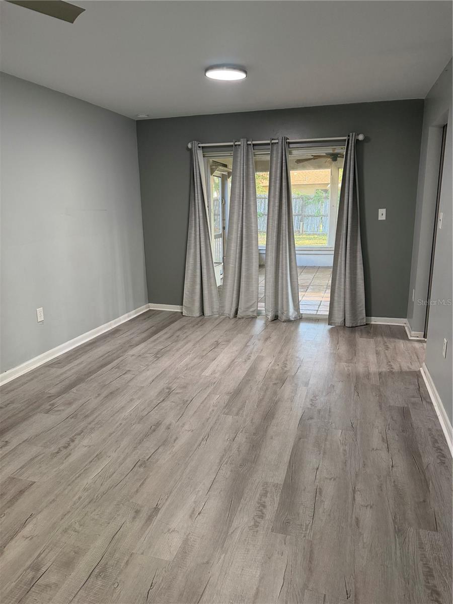 Image 24 of 32 For 898 Rich Drive