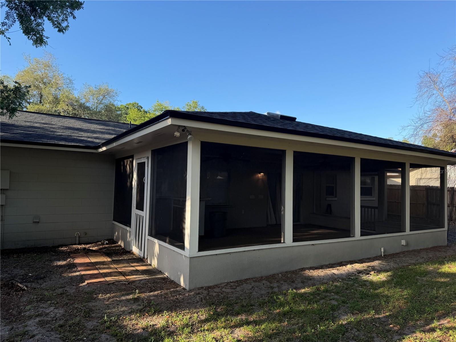 Image 26 of 32 For 898 Rich Drive