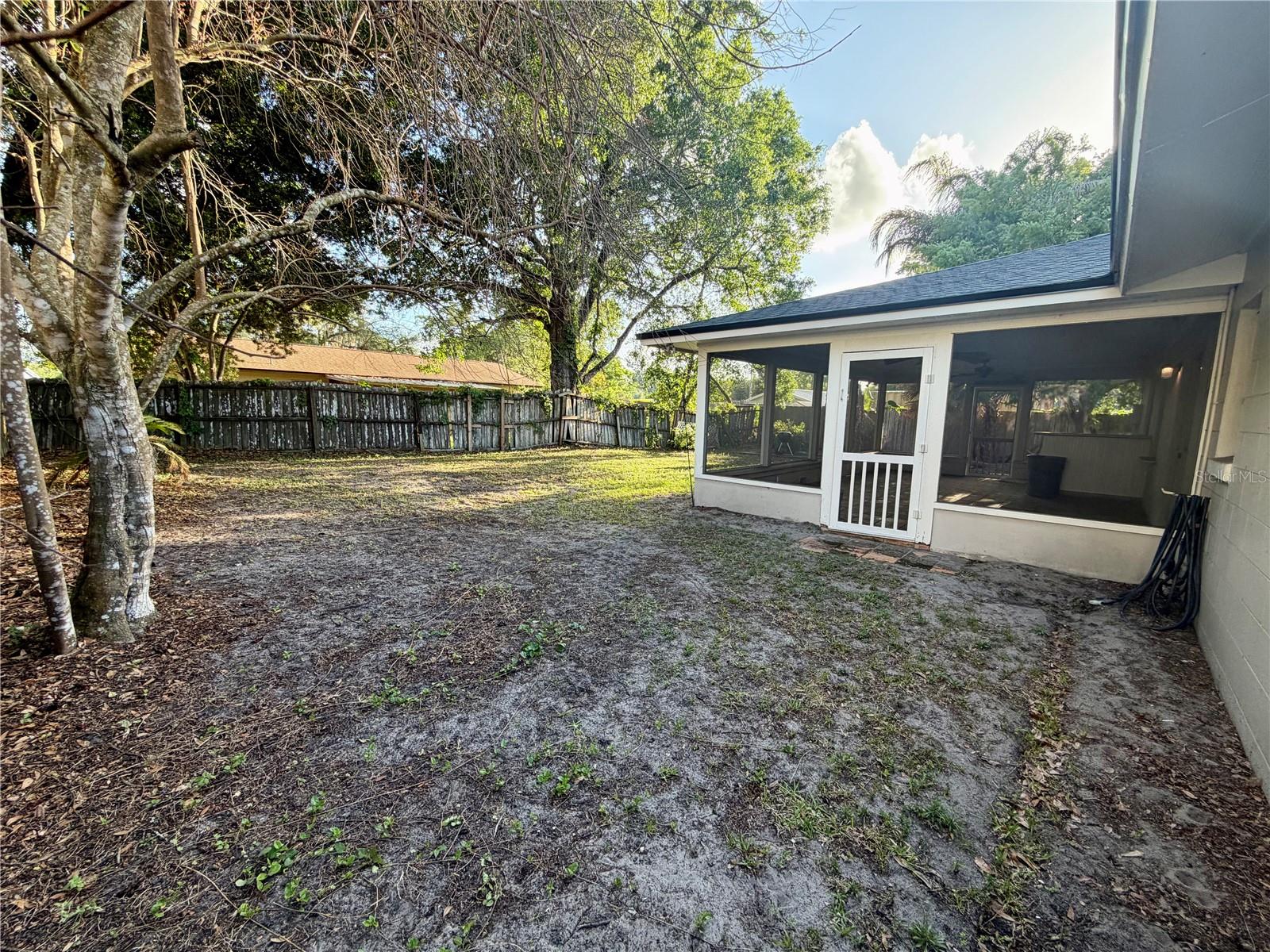 Image 27 of 32 For 898 Rich Drive