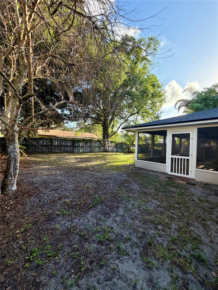 Image 28 of 32 For 898 Rich Drive