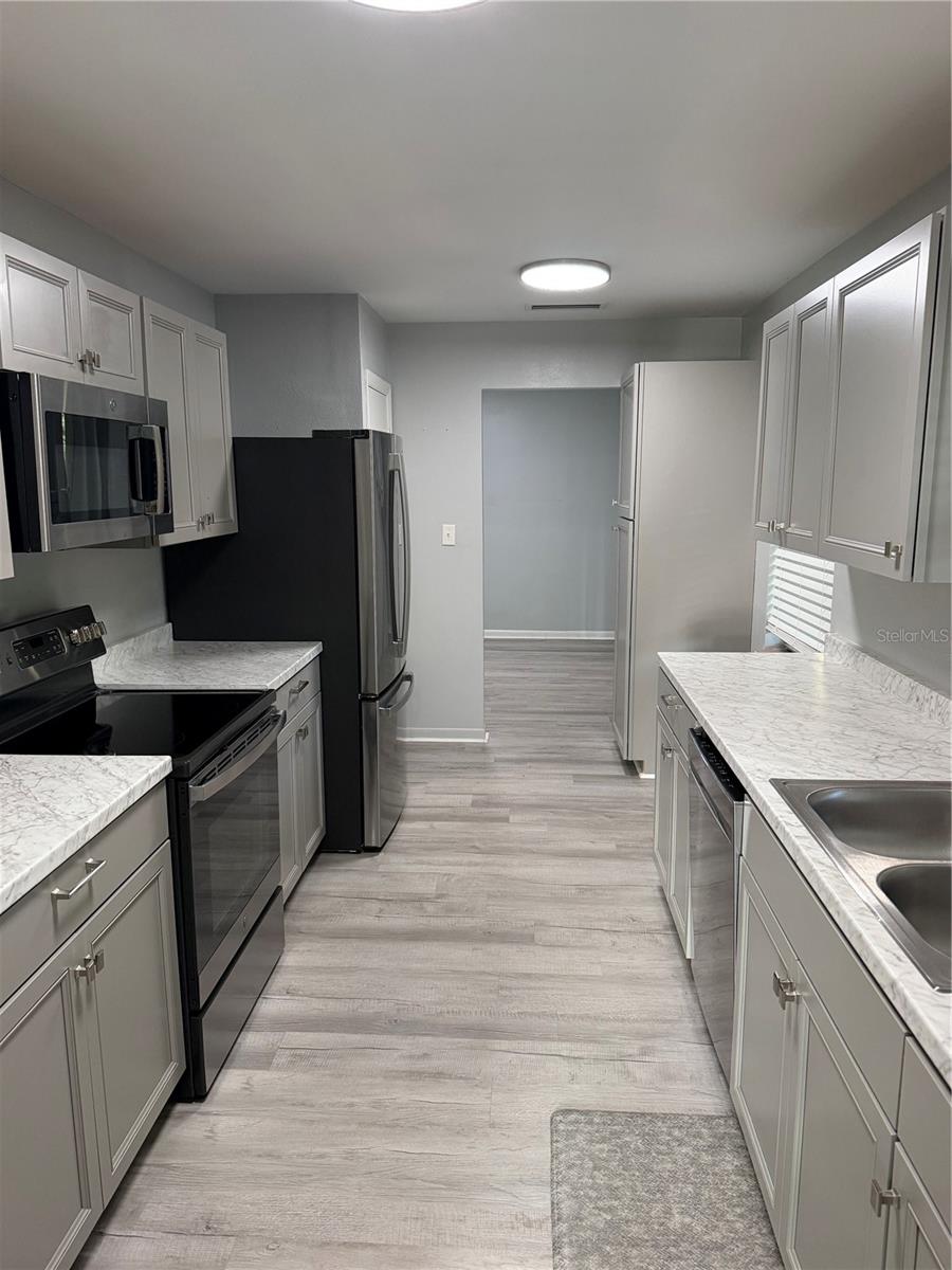 Image 6 of 32 For 898 Rich Drive