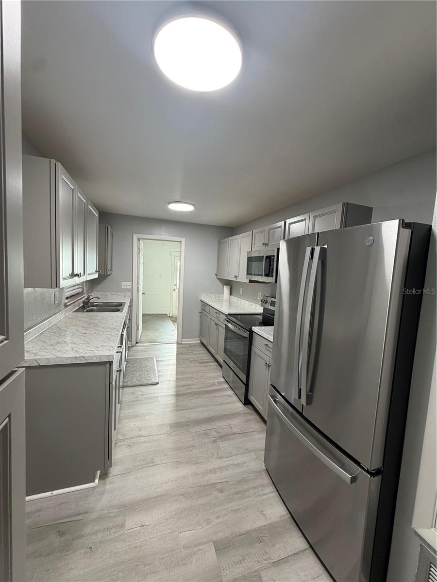 Image 7 of 32 For 898 Rich Drive