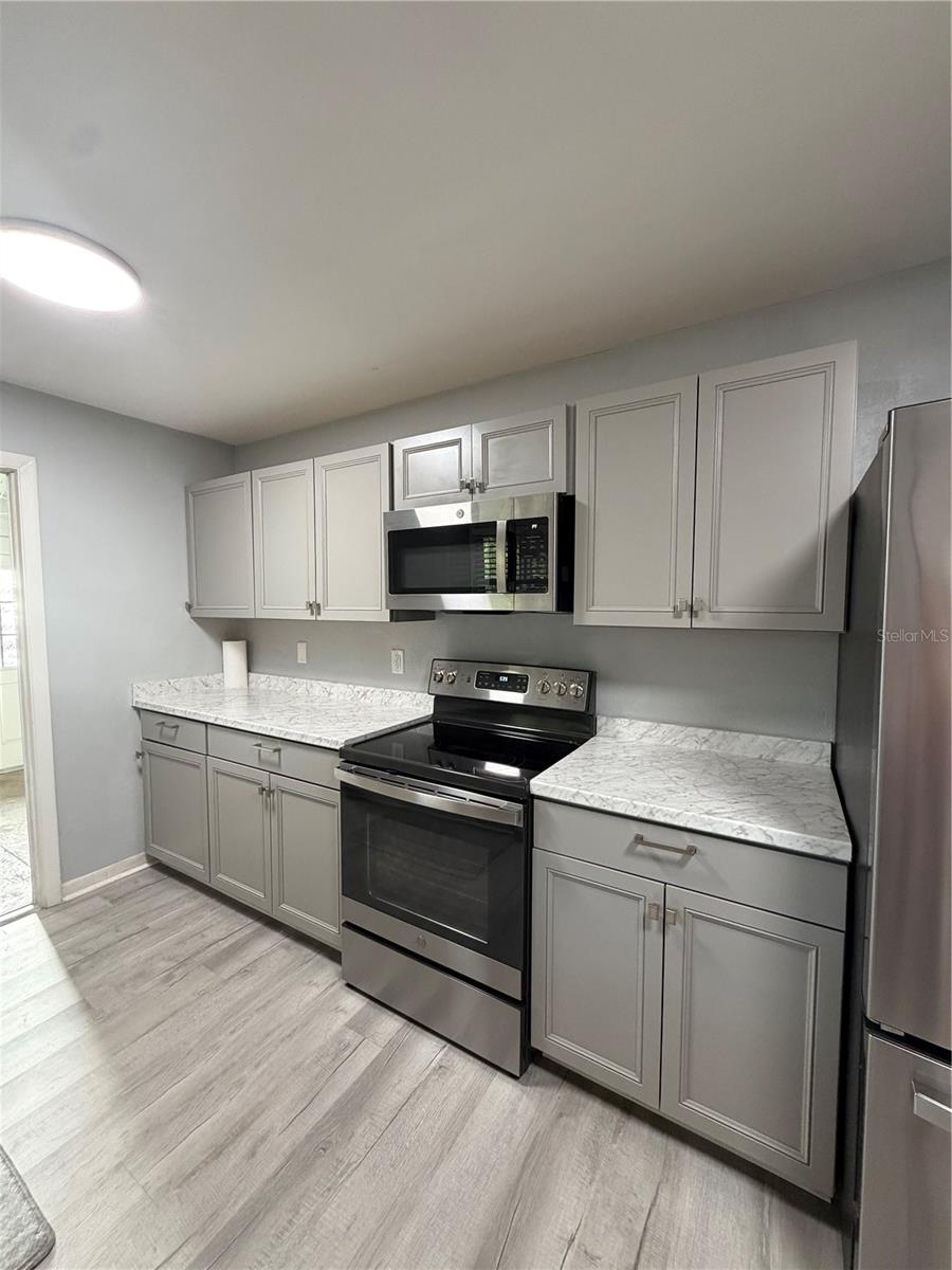 Image 8 of 32 For 898 Rich Drive