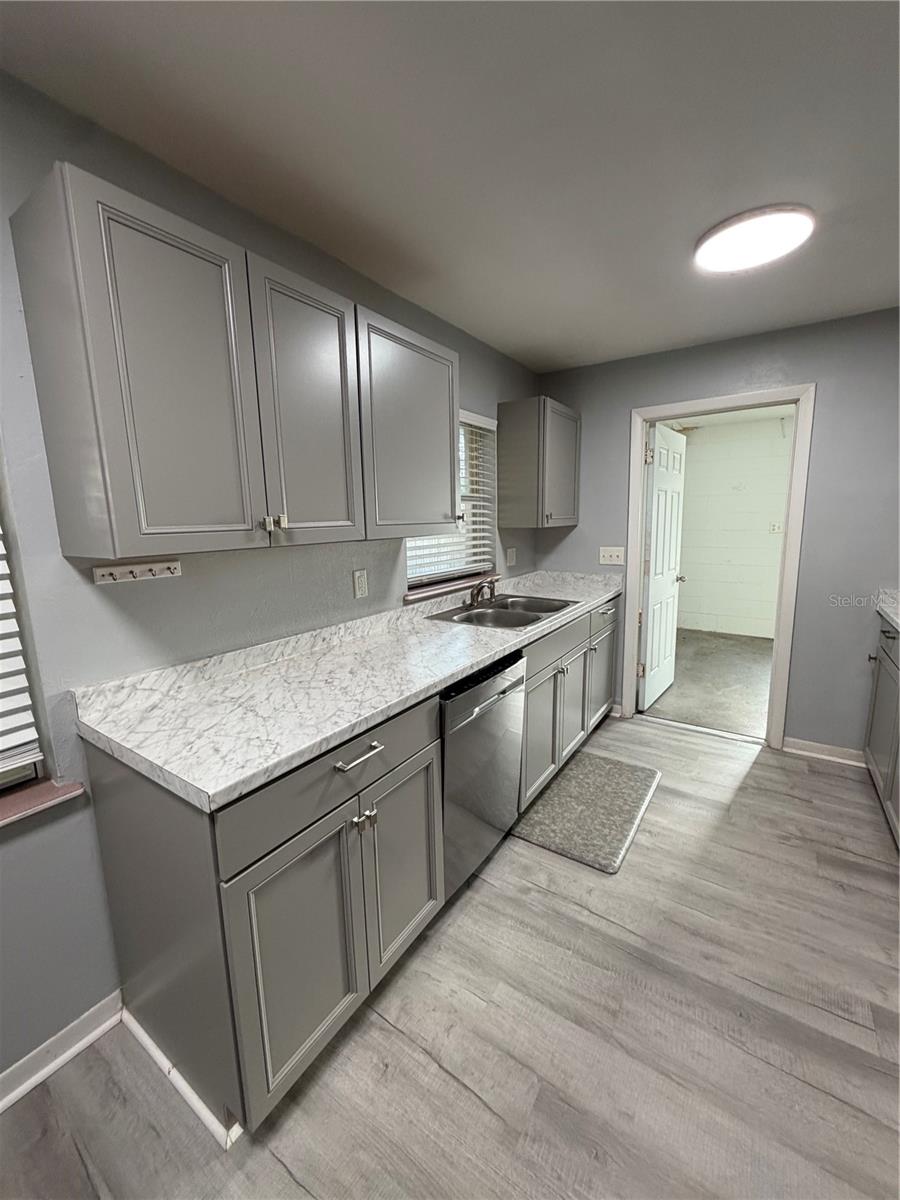 Image 9 of 32 For 898 Rich Drive