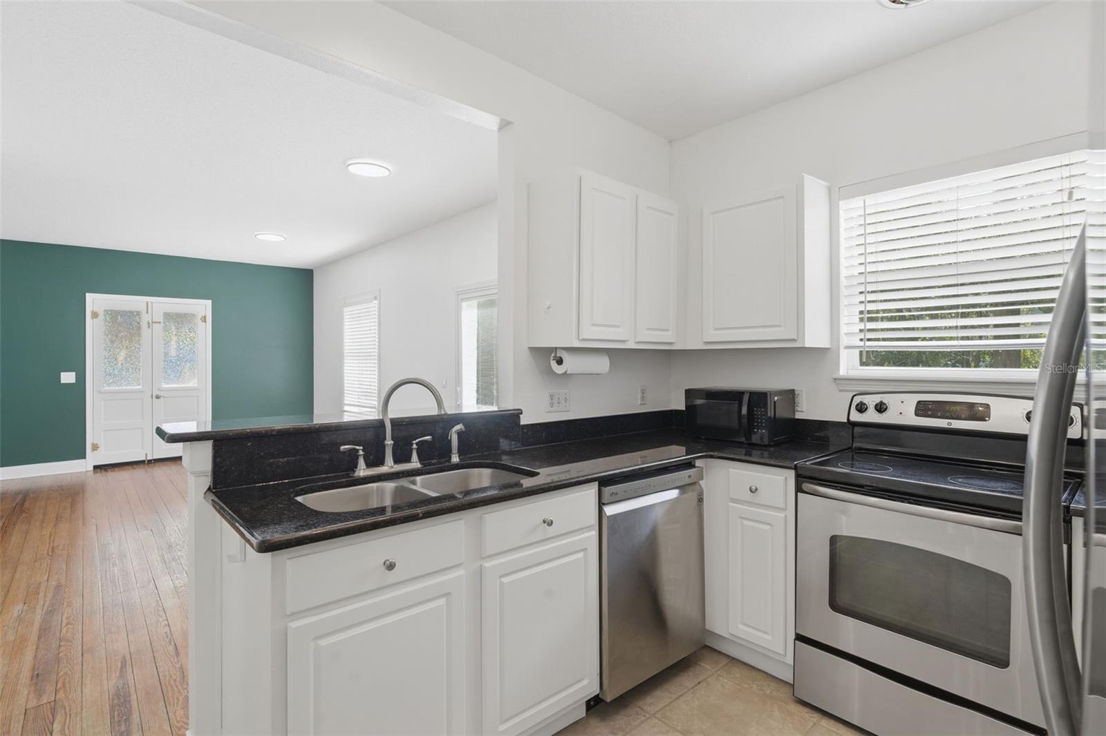 Image 11 of 22 For 1406 Ridgewood Street