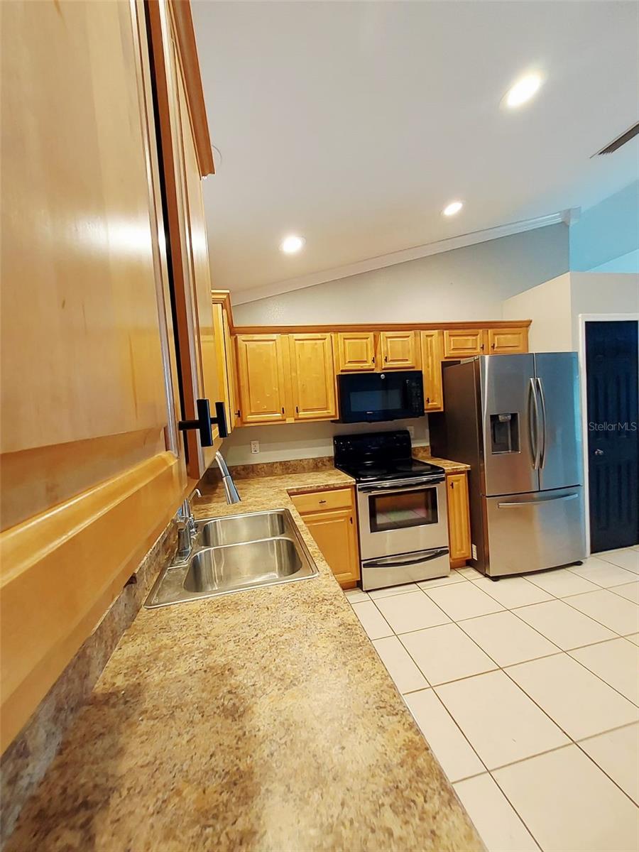 Image 16 of 32 For 4031 Santa Barbara Drive