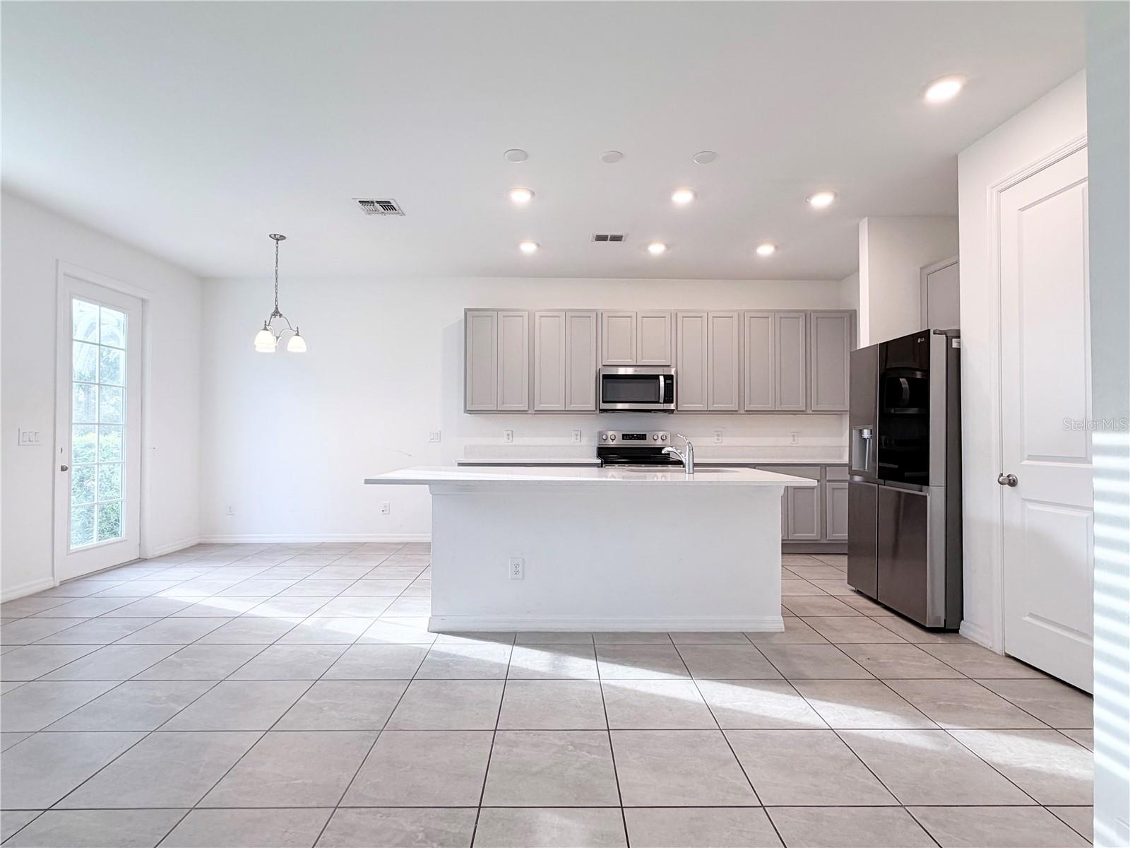 Image 5 of 23 For 1542 Discovery Street