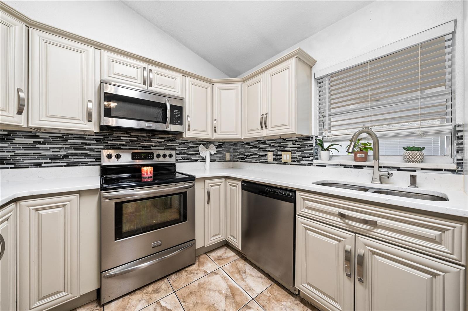 Image 13 of 43 For 10618 Reagans Run Drive