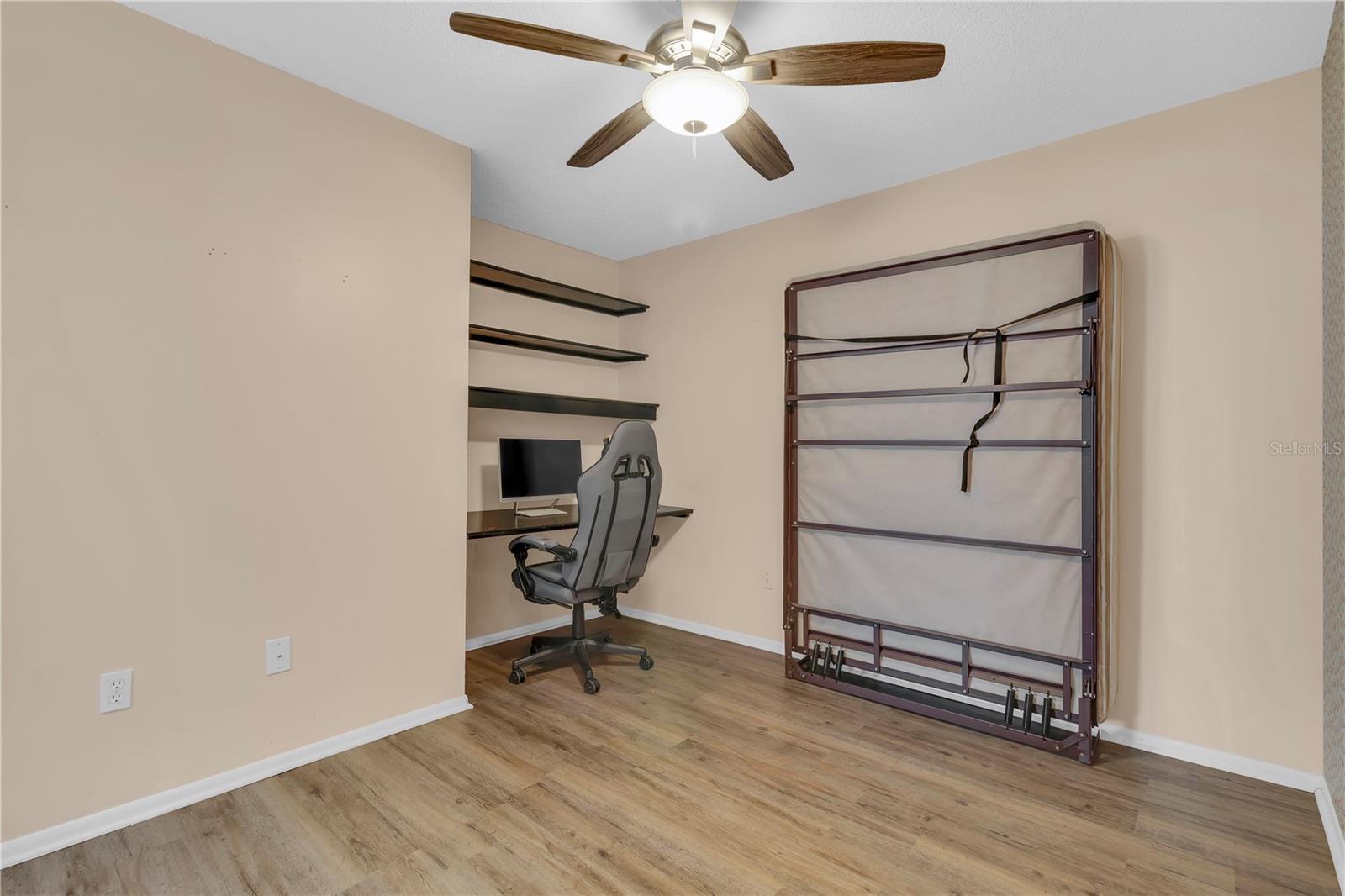 Image 21 of 25 For 1405 Cricket Court