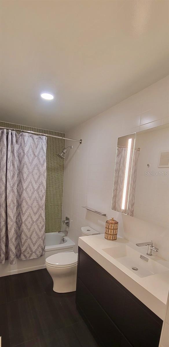 Image 12 of 16 For 200 Saint Andrews Boulevard 3707