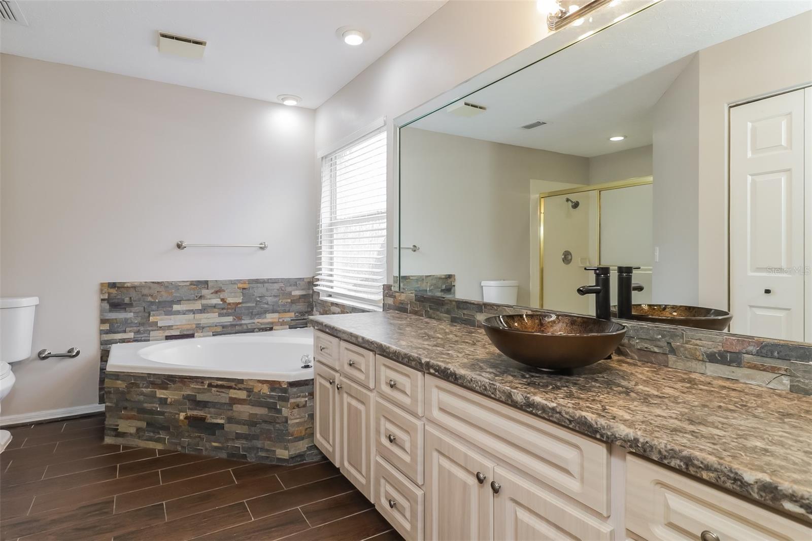 Image 14 of 22 For 10832 New Brighton Court