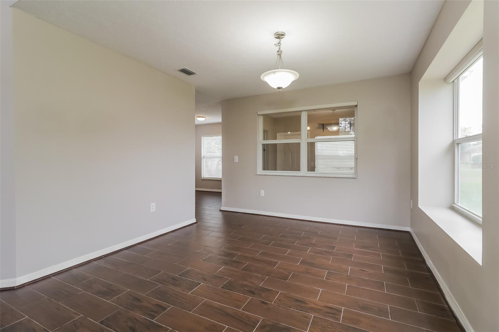 Image 5 of 22 For 10832 New Brighton Court