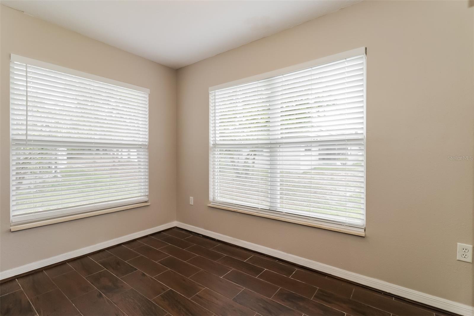 Image 6 of 22 For 10832 New Brighton Court