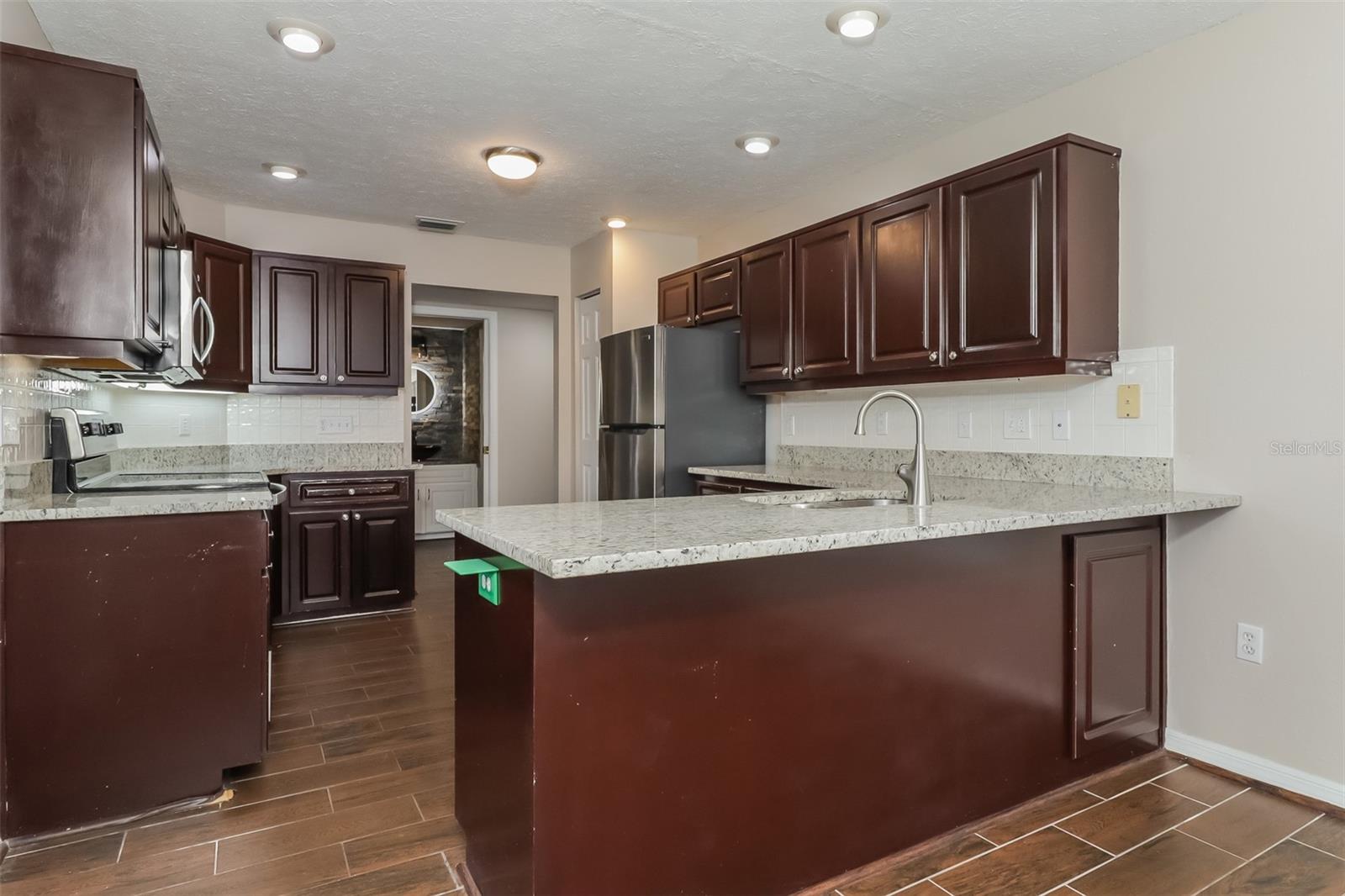 Image 7 of 22 For 10832 New Brighton Court