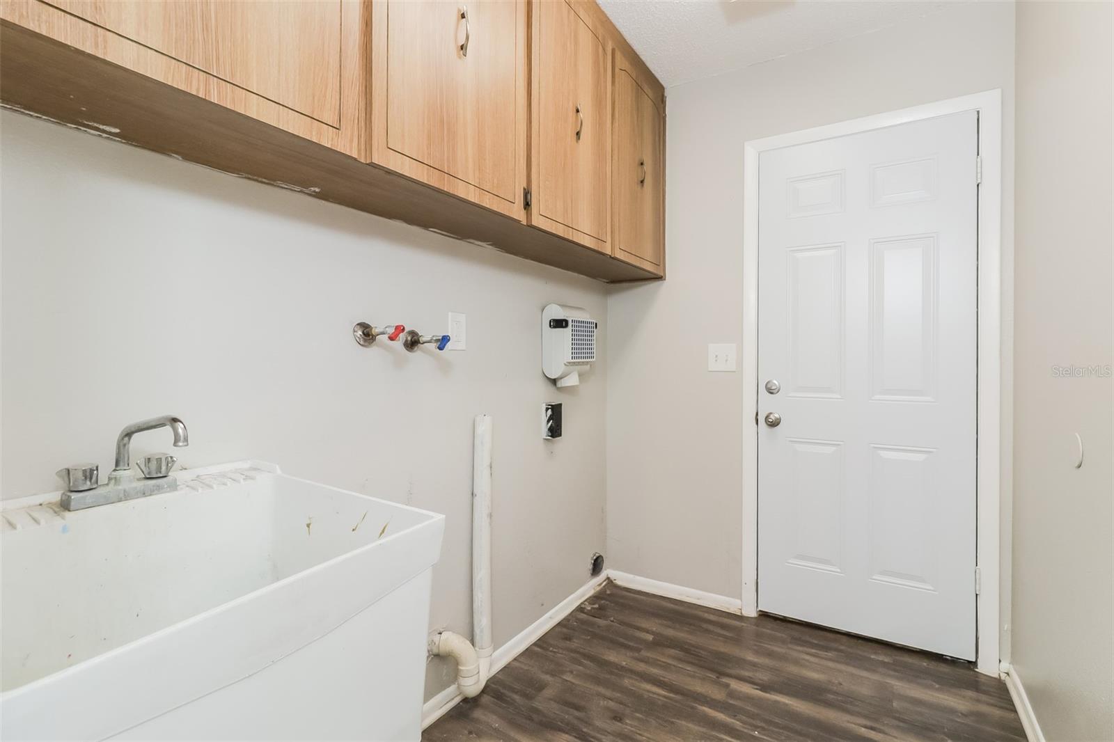 Image 9 of 21 For 2440 Pinetta Court