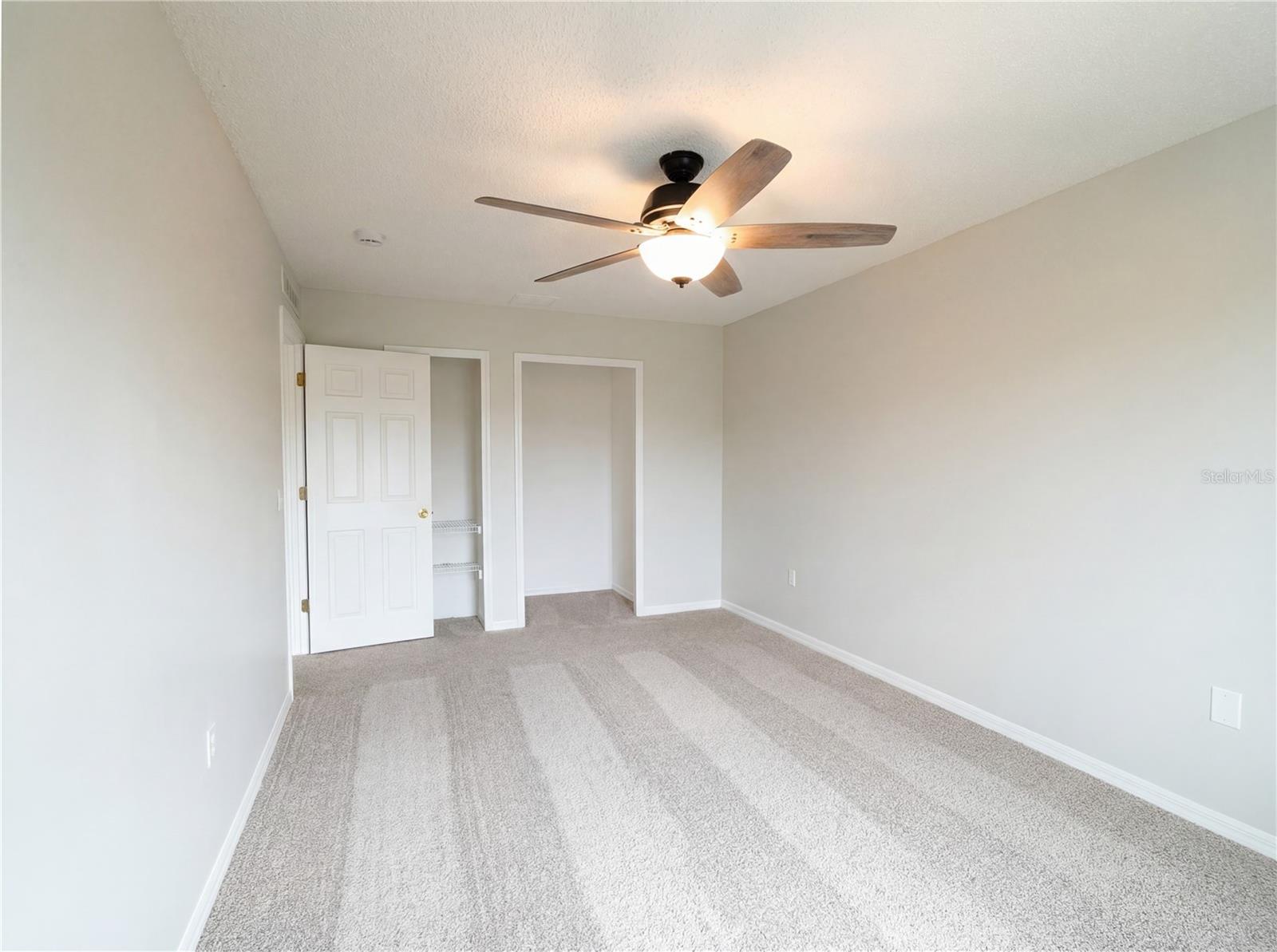 Listing photo id 9 for 2483 Walkertown Avenue