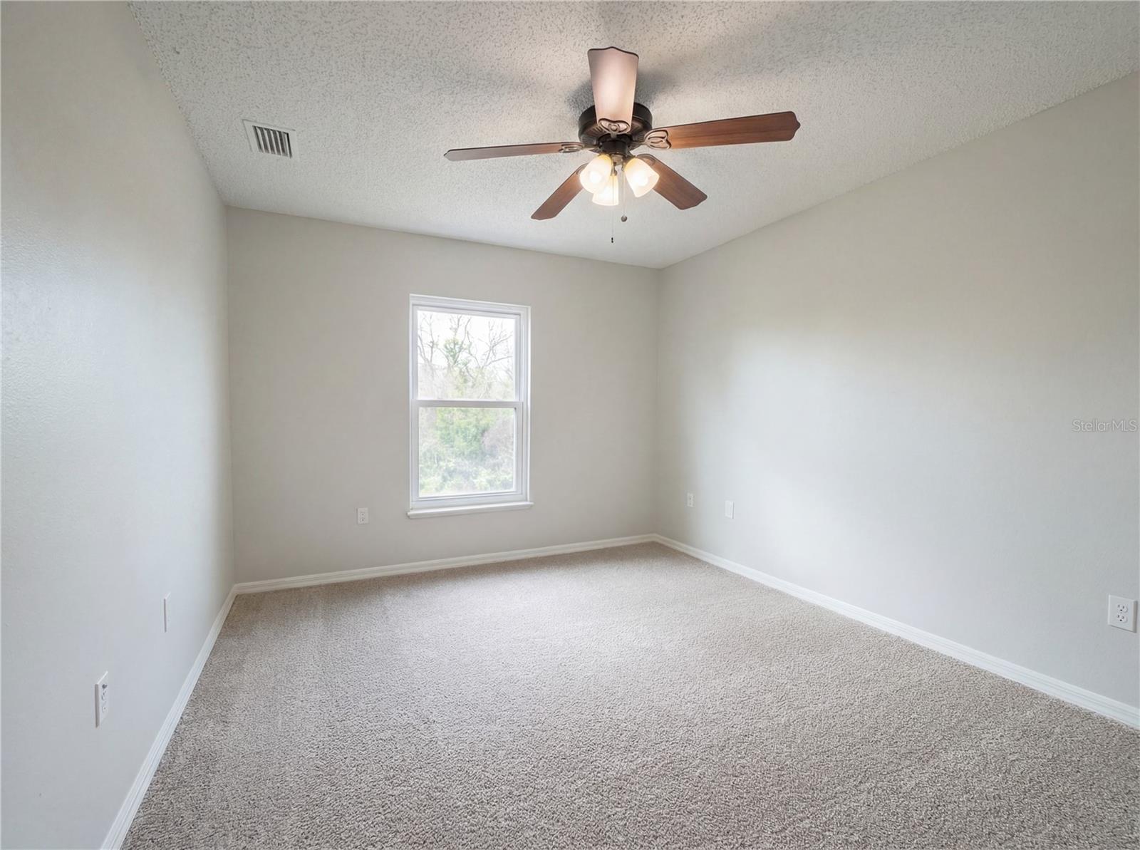 Listing photo id 10 for 2483 Walkertown Avenue