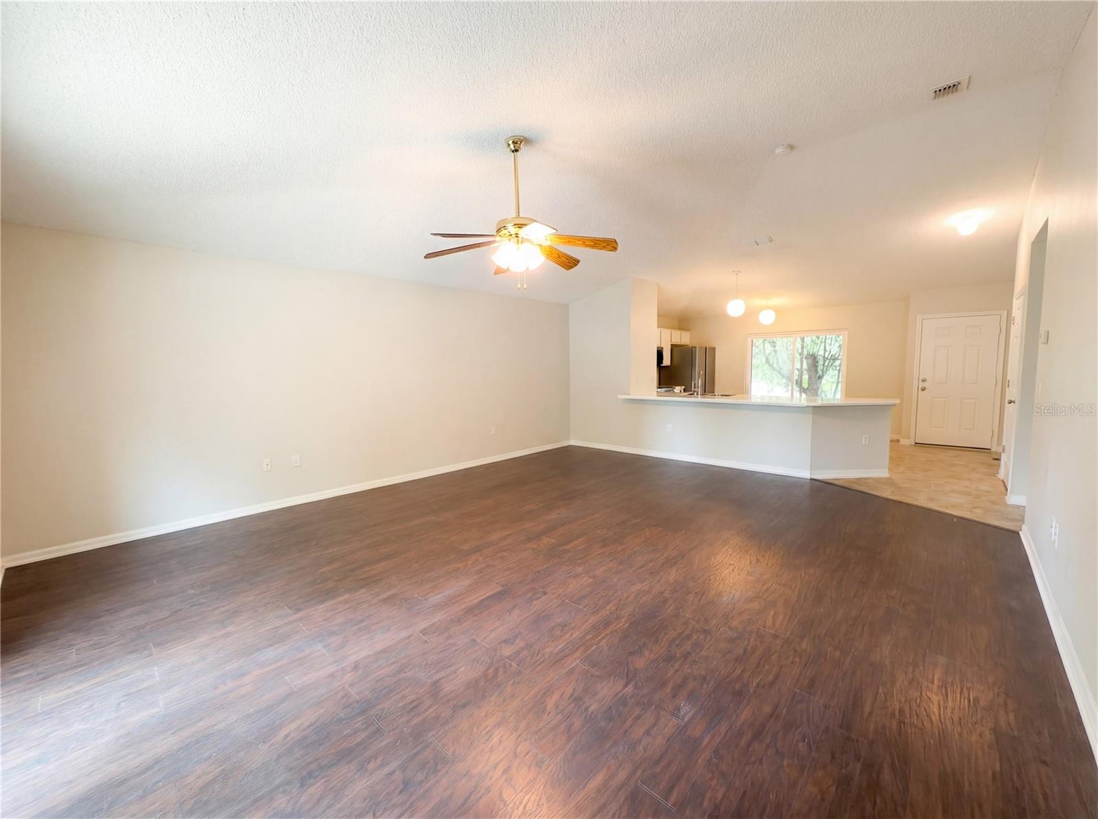 Listing photo id 1 for 2483 Walkertown Avenue