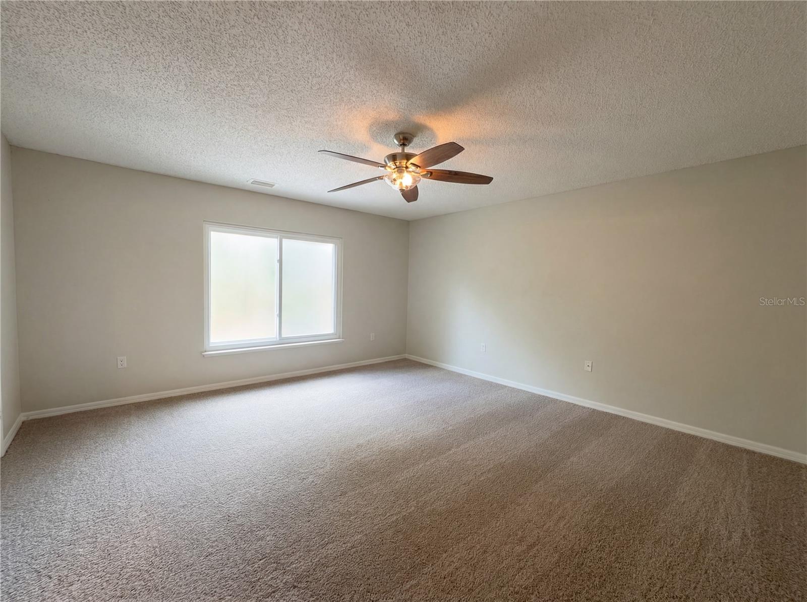 Listing photo id 7 for 2483 Walkertown Avenue