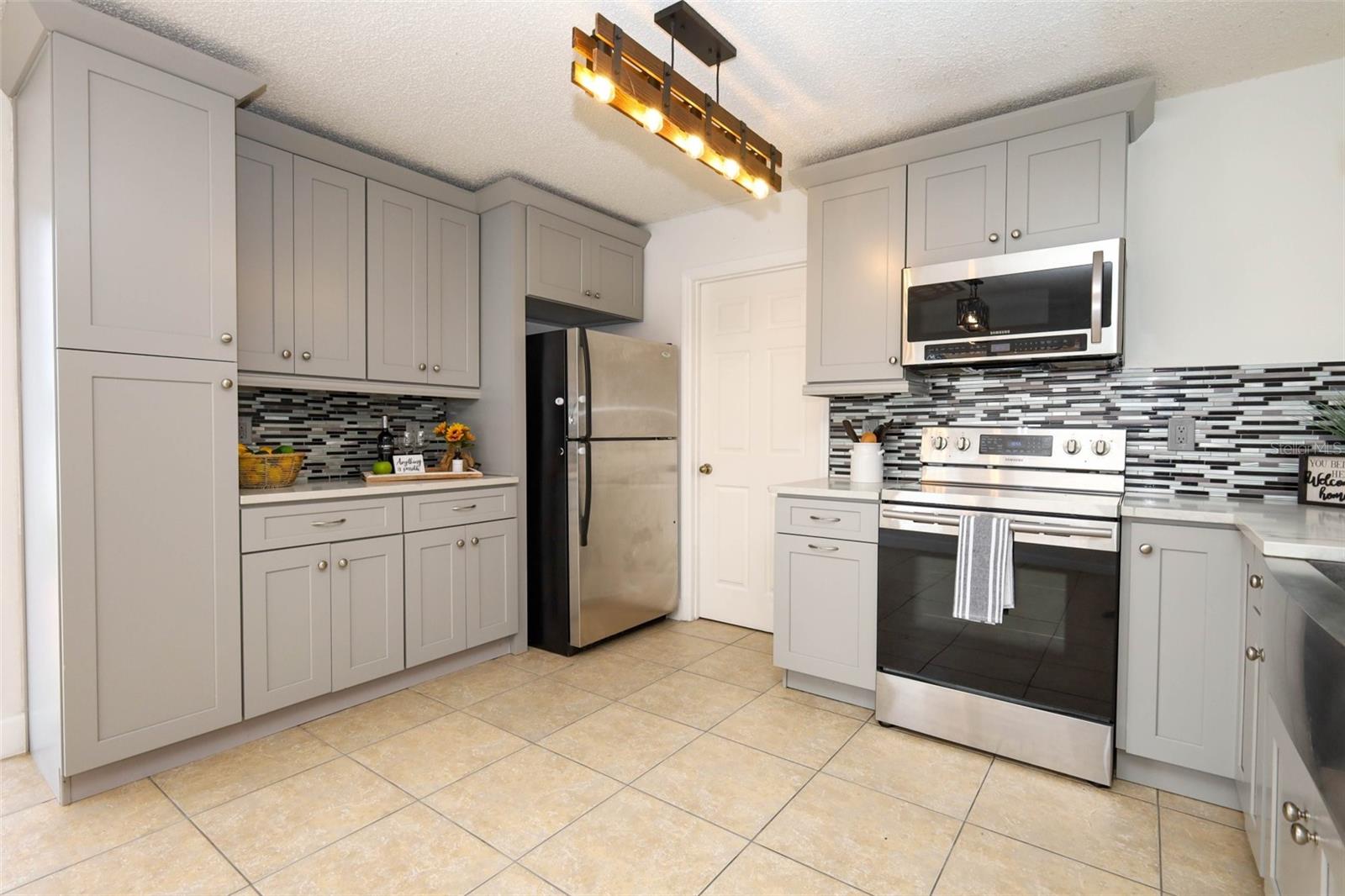 Listing photo id 9 for 15043 Waterford Chase Parkway