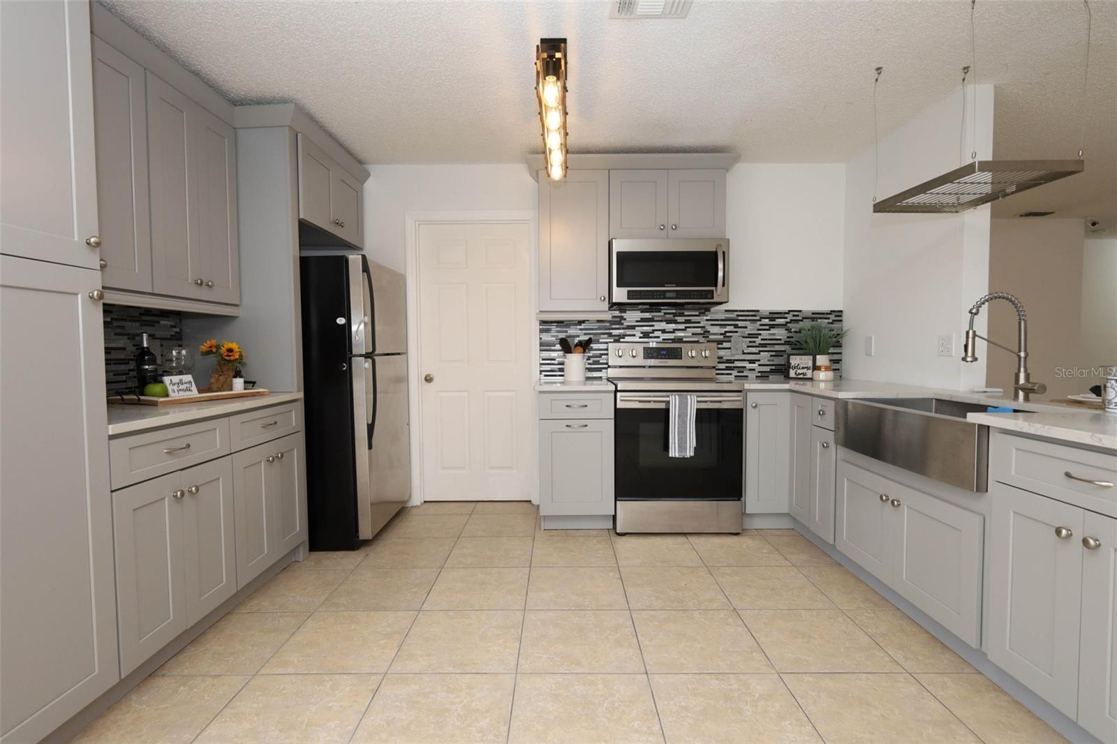 Listing photo id 11 for 15043 Waterford Chase Parkway