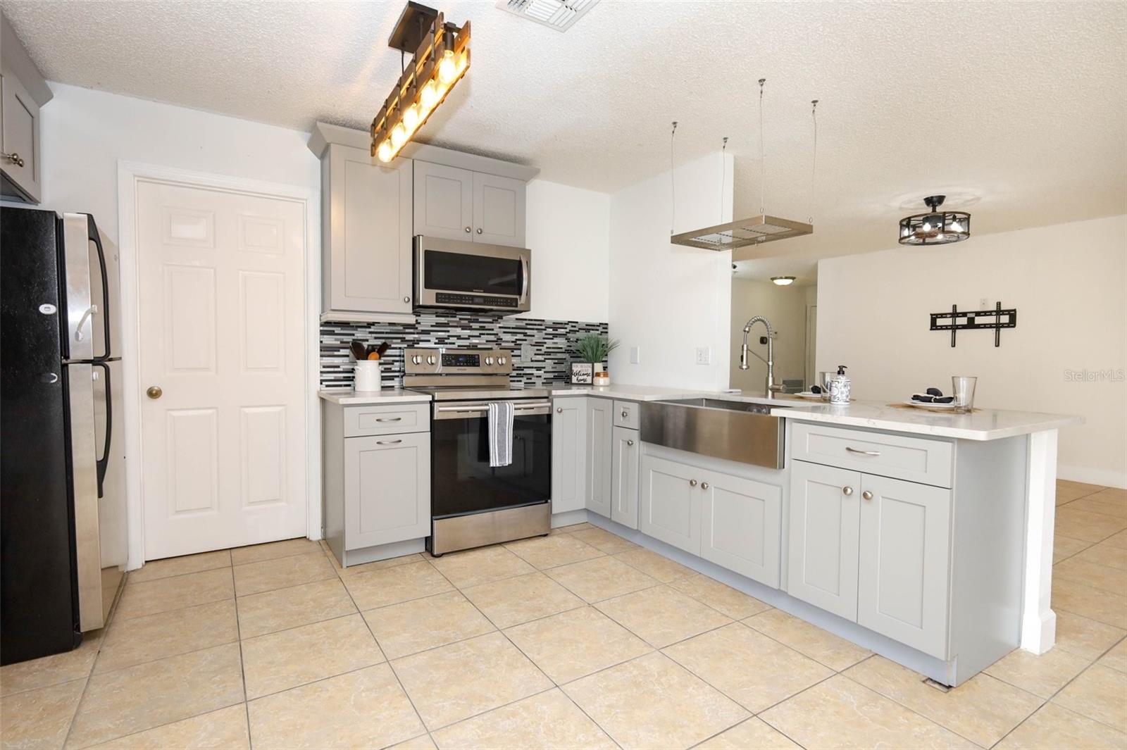 Listing photo id 12 for 15043 Waterford Chase Parkway