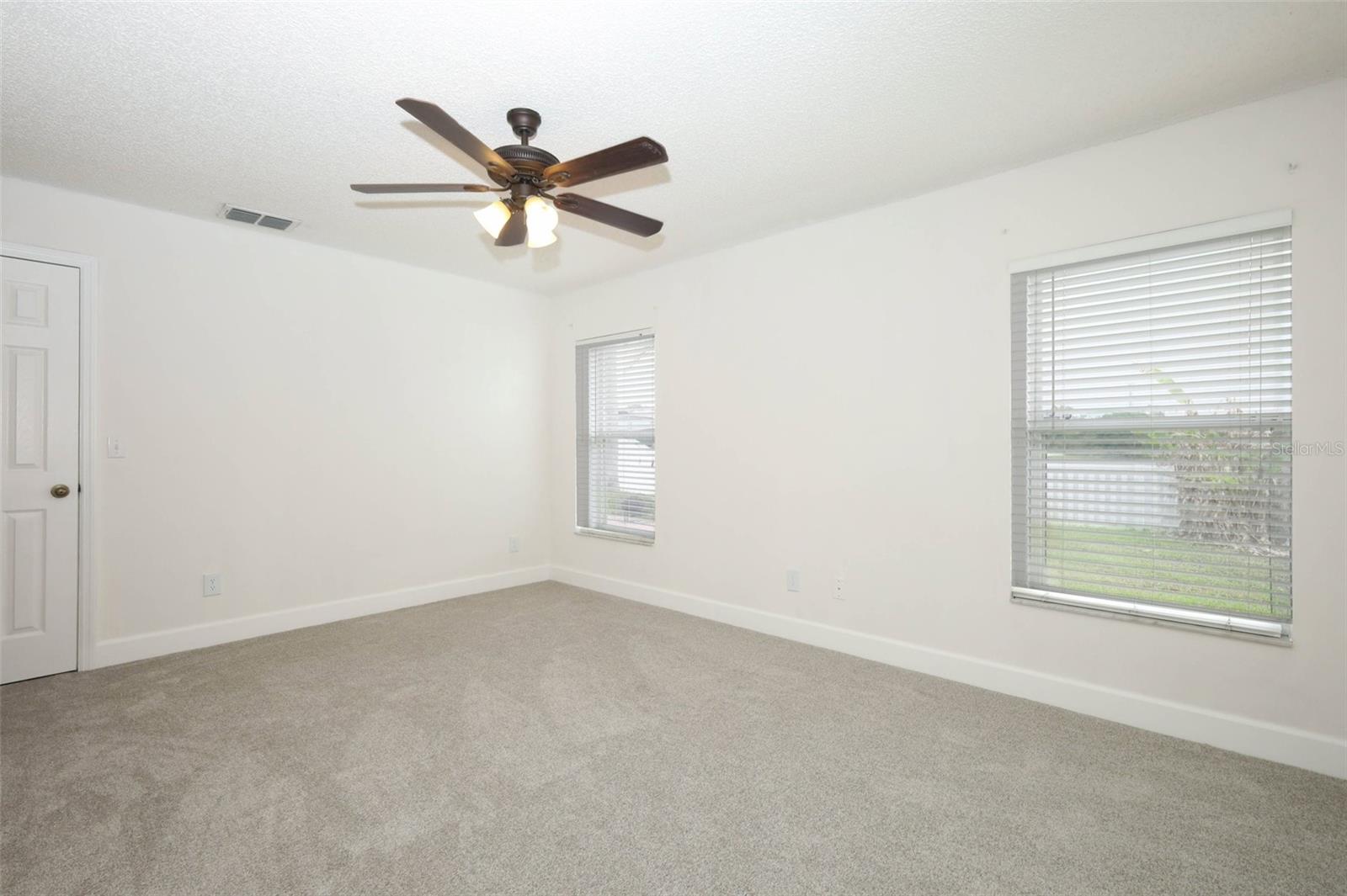 Listing photo id 15 for 15043 Waterford Chase Parkway