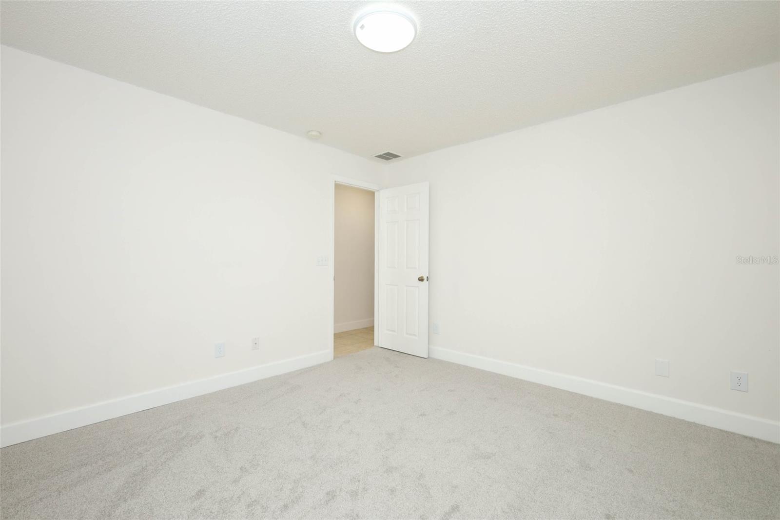 Listing photo id 24 for 15043 Waterford Chase Parkway