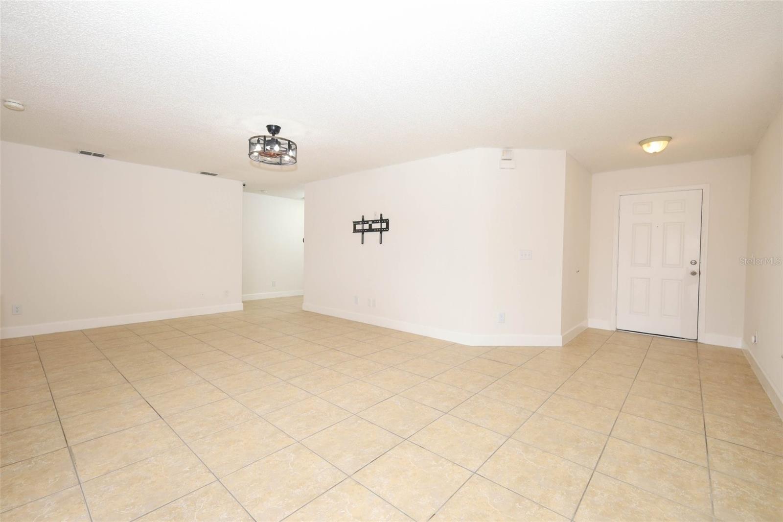 Listing photo id 3 for 15043 Waterford Chase Parkway