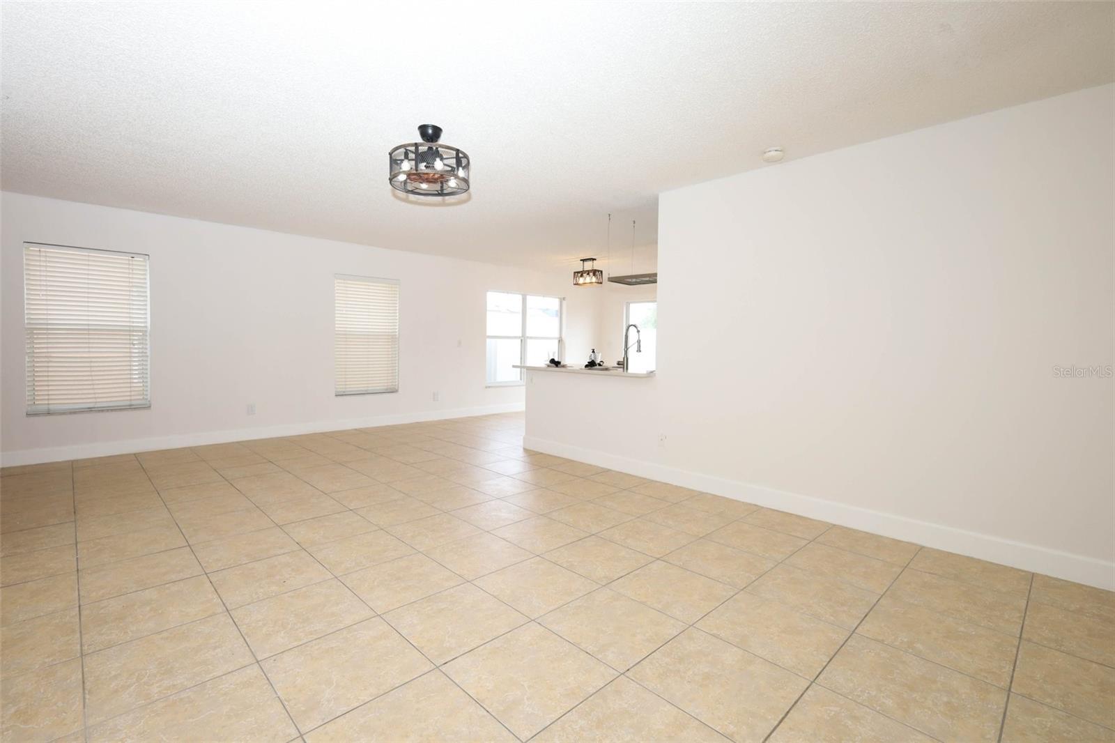 Listing photo id 5 for 15043 Waterford Chase Parkway