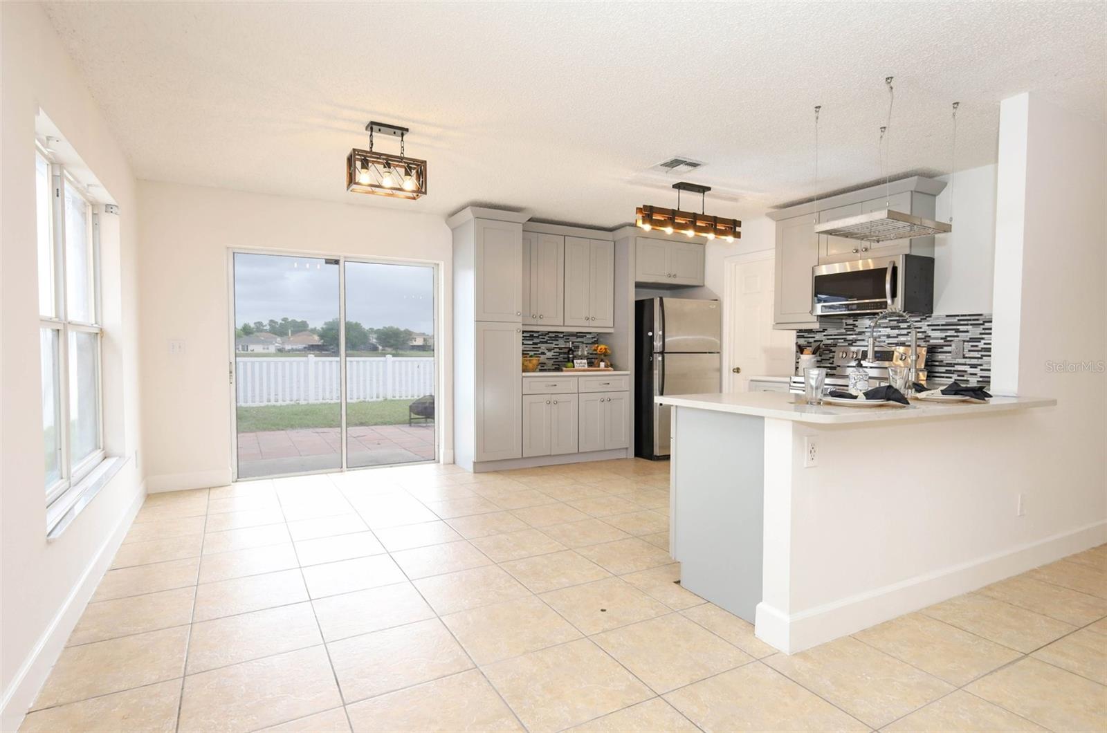 Listing photo id 7 for 15043 Waterford Chase Parkway