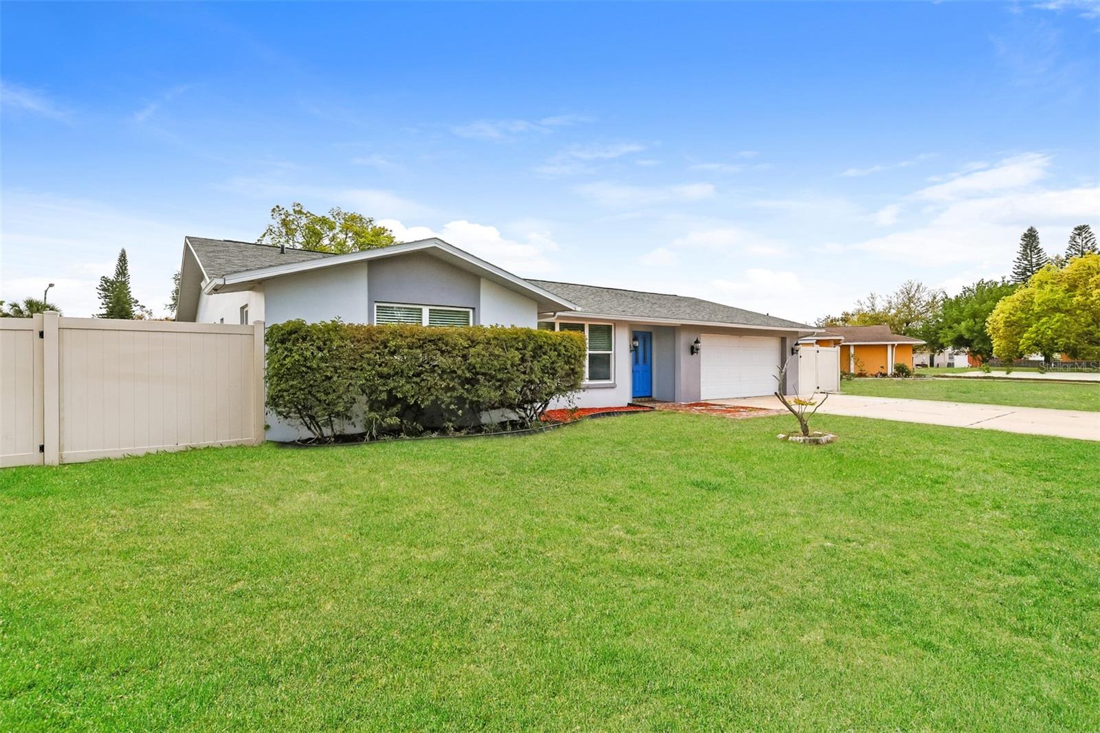 Image 3 of 21 For 8330 Broken Willow Lane