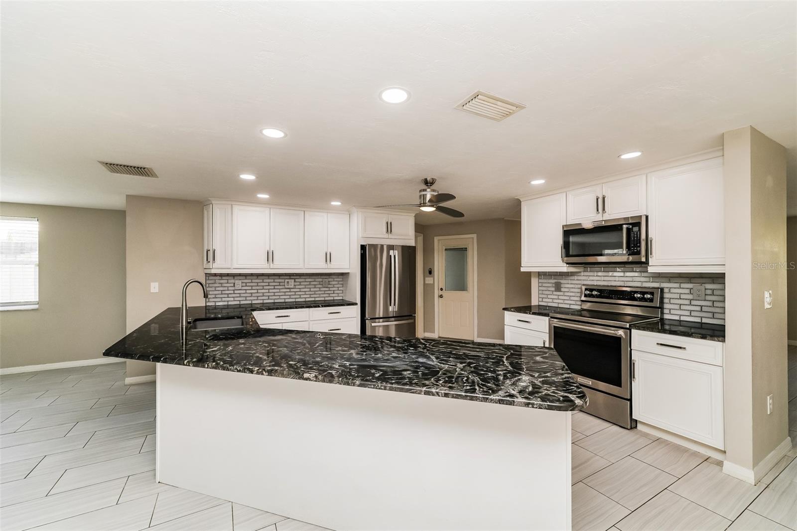 Image 8 of 21 For 8330 Broken Willow Lane