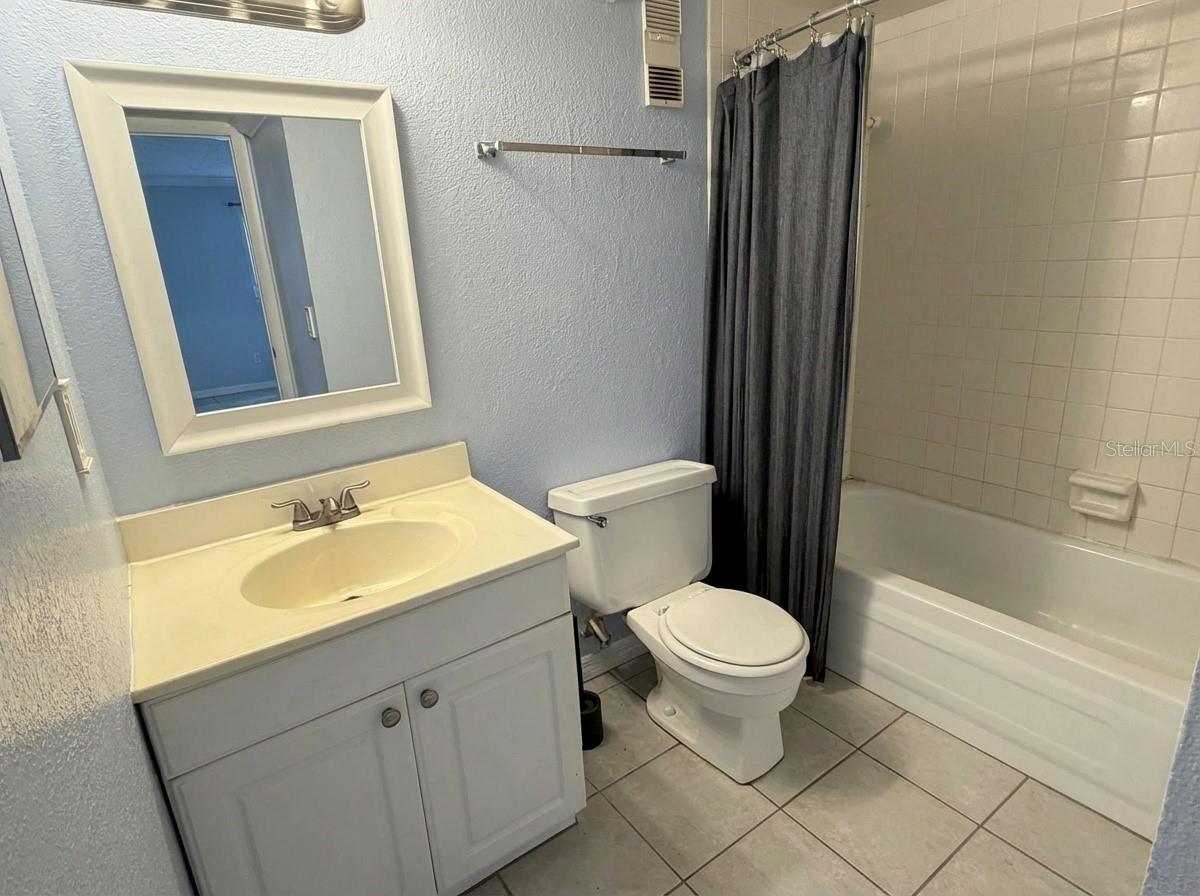 Image 4 of 15 For 954 Lake Destiny Road G