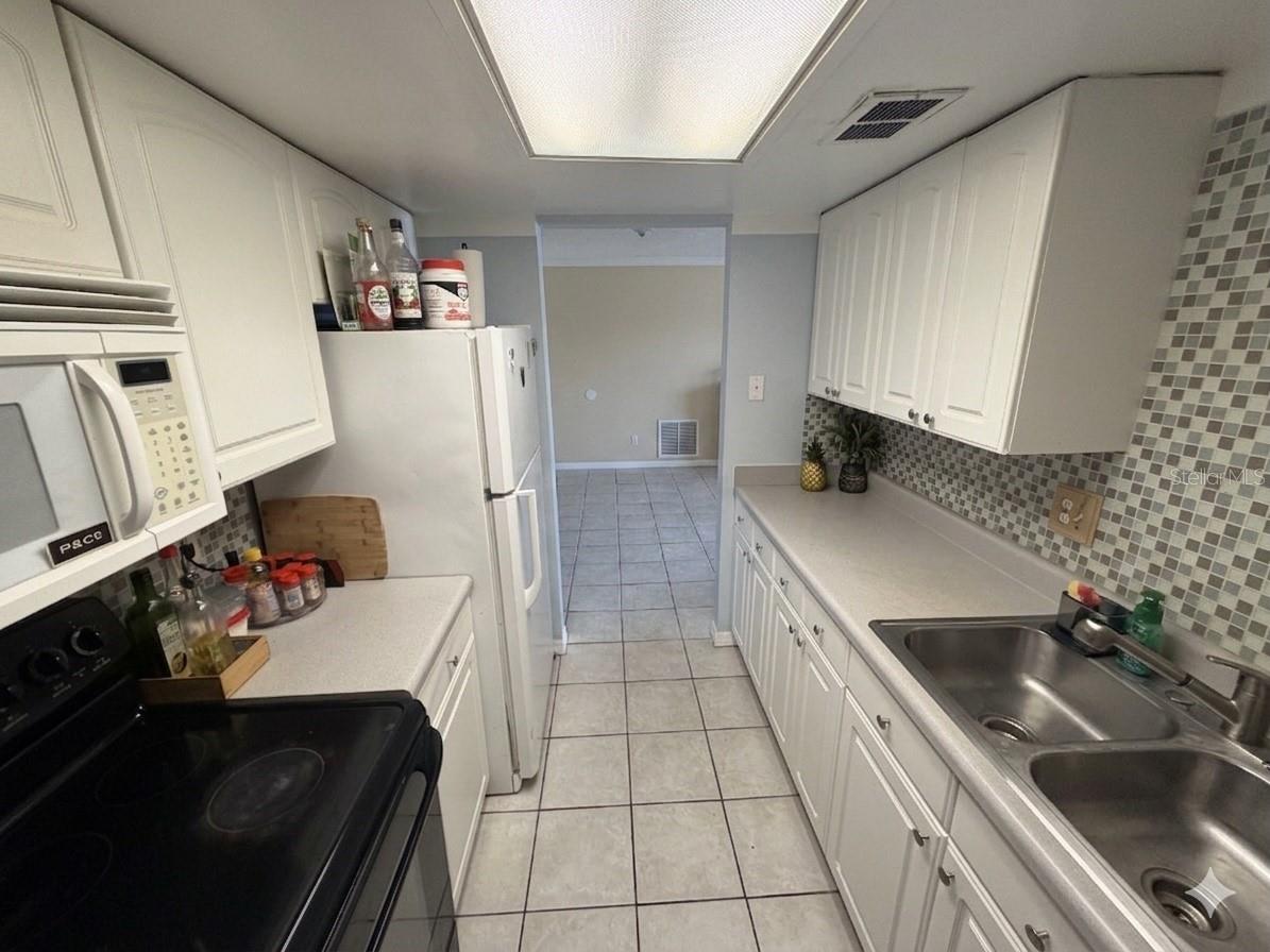 Image 7 of 15 For 954 Lake Destiny Road G