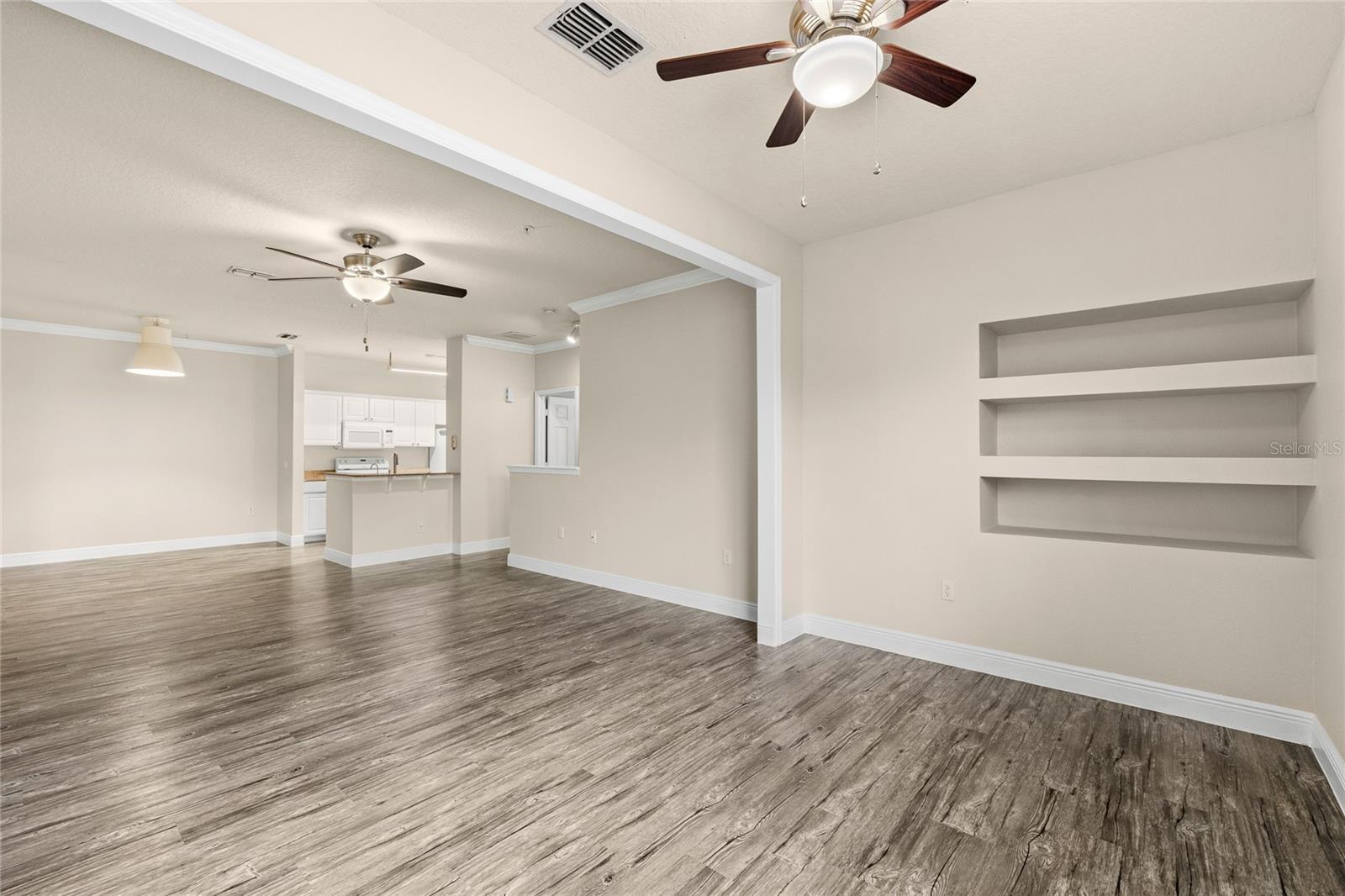 Image 15 of 46 For 431 Southern Pecan Circle 201