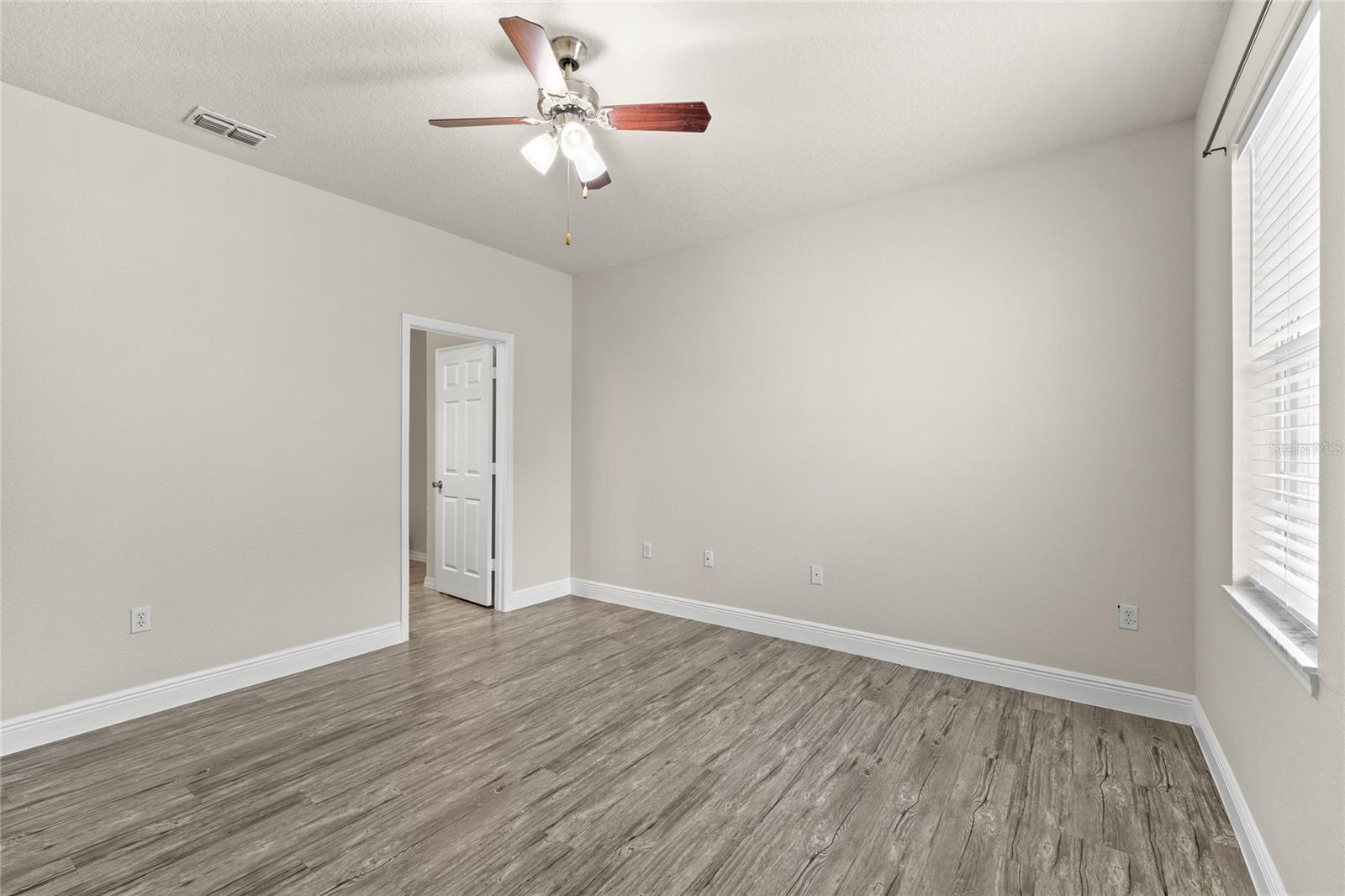 Image 18 of 46 For 431 Southern Pecan Circle 201