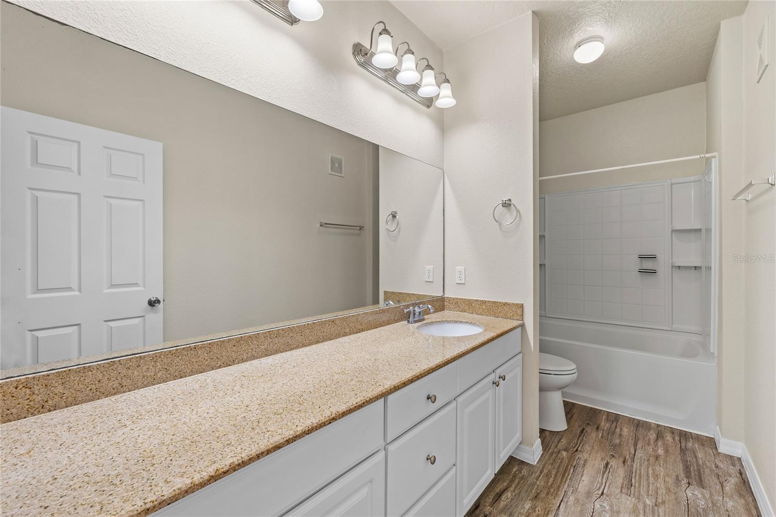 Image 23 of 46 For 431 Southern Pecan Circle 201