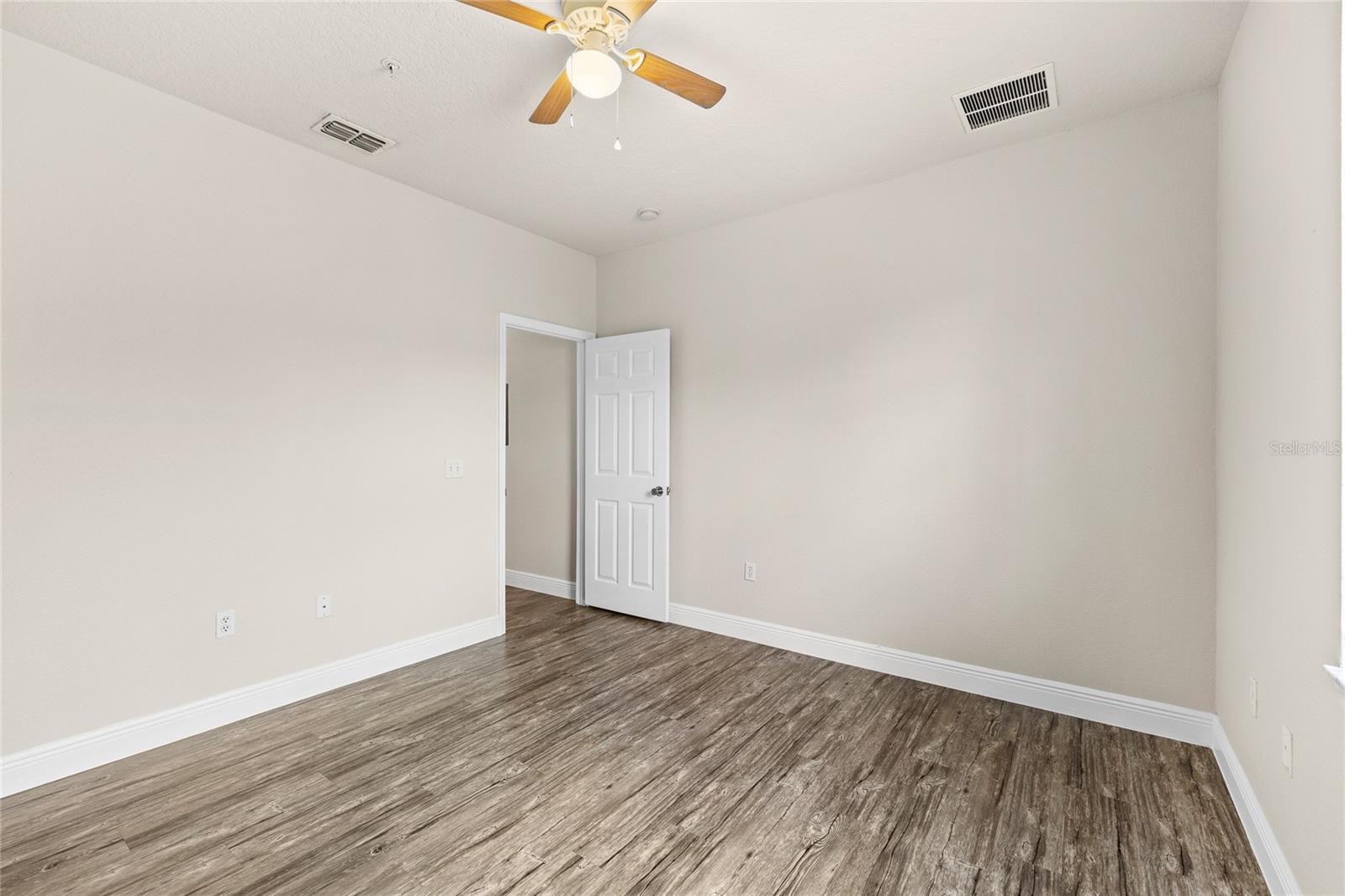 Image 25 of 46 For 431 Southern Pecan Circle 201