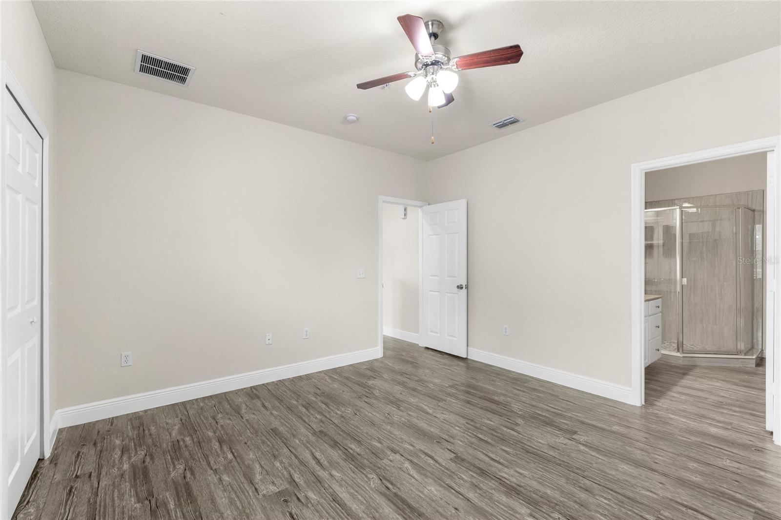 Image 4 of 46 For 431 Southern Pecan Circle 201