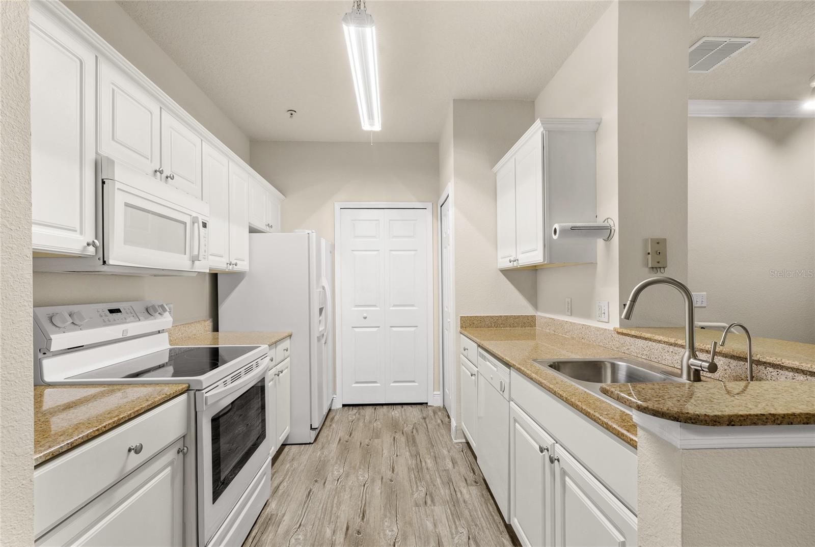 Image 9 of 46 For 431 Southern Pecan Circle 201