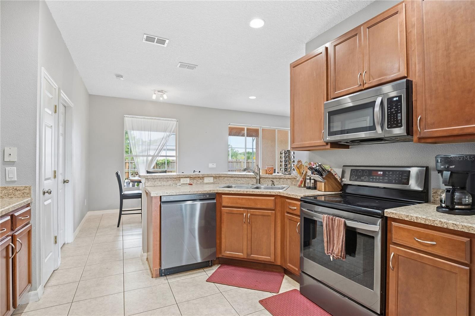 Image 12 of 32 For 860 Hart Avenue