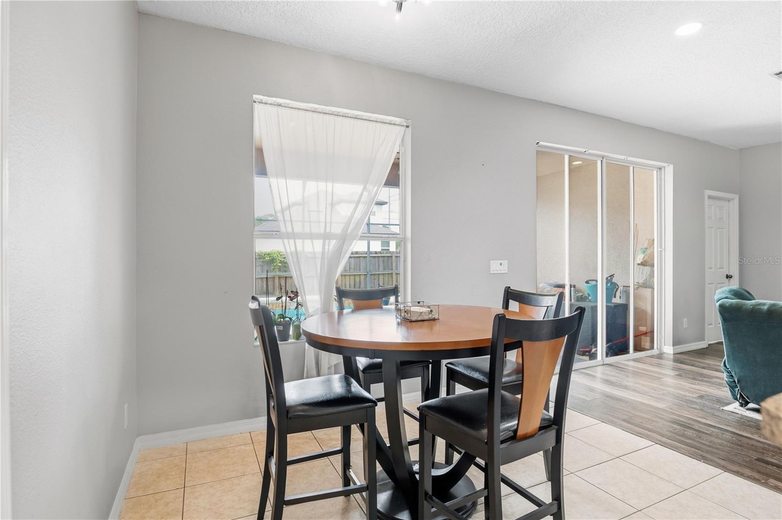 Image 14 of 32 For 860 Hart Avenue