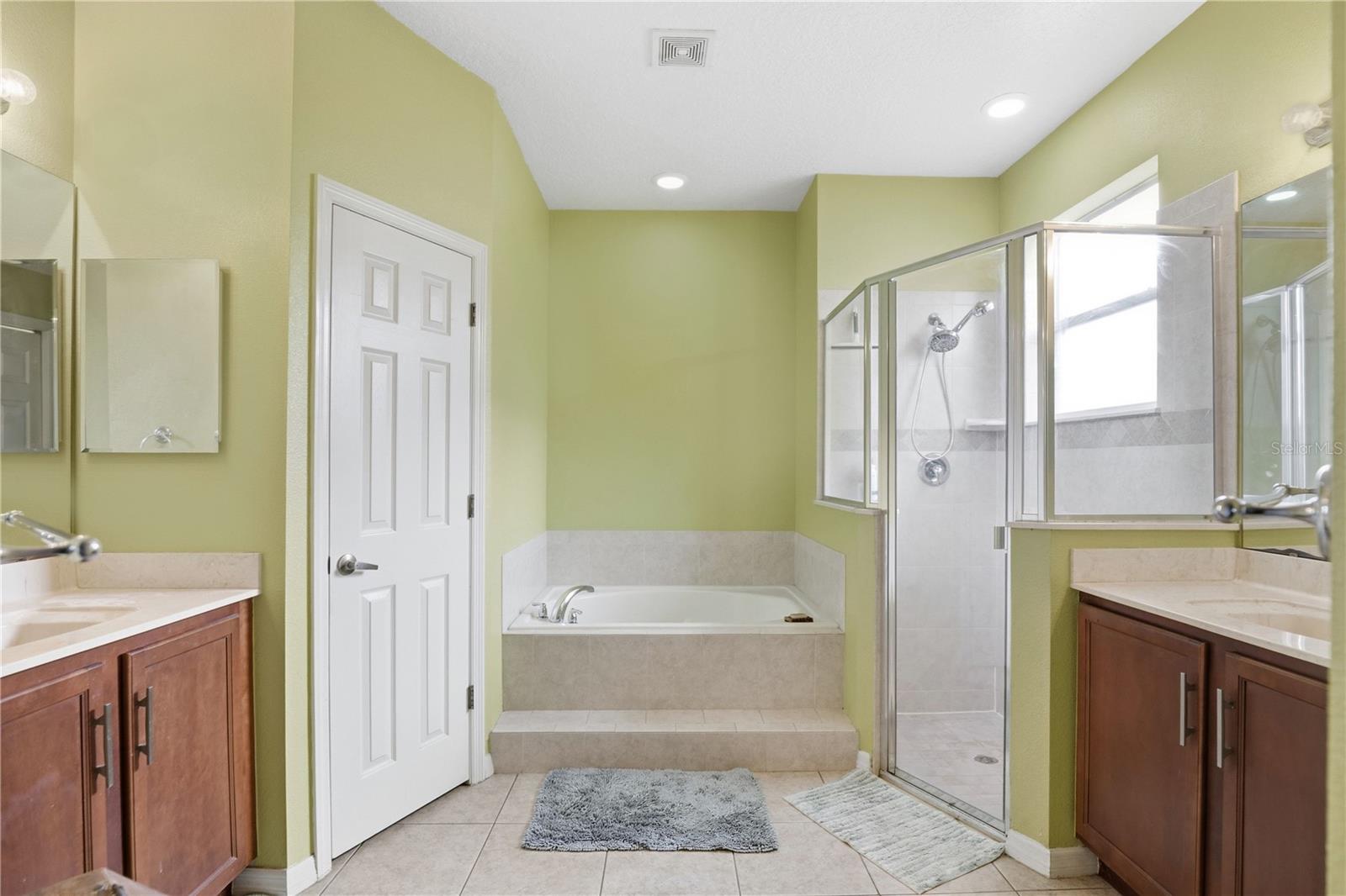 Image 18 of 32 For 860 Hart Avenue