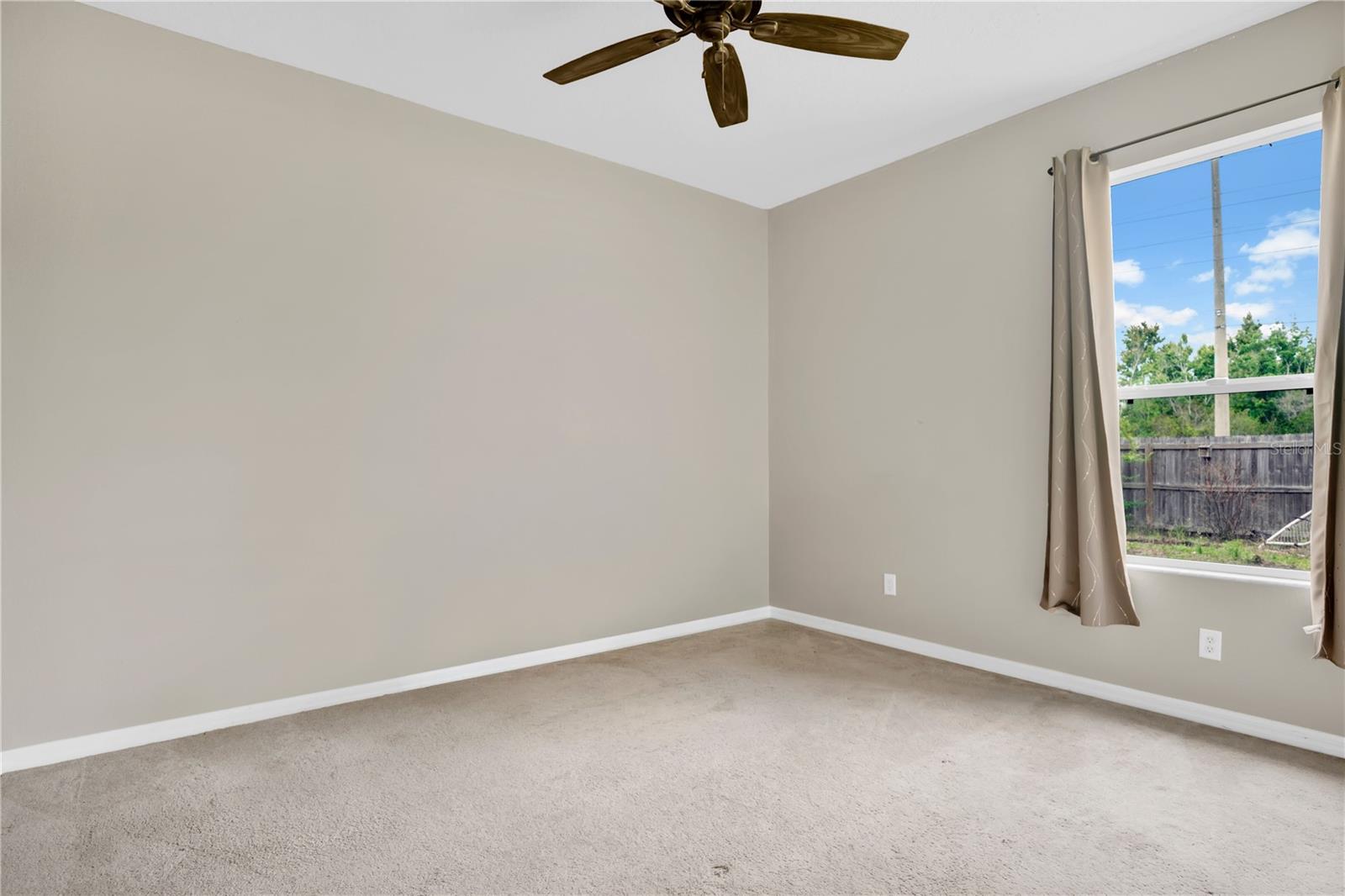 Image 20 of 32 For 860 Hart Avenue