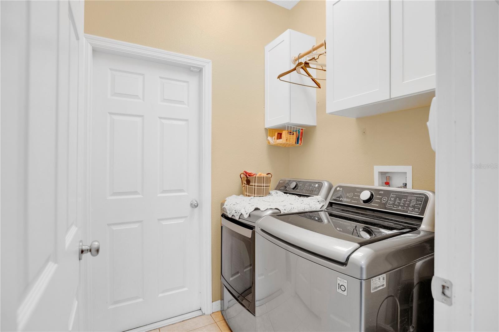 Image 23 of 32 For 860 Hart Avenue