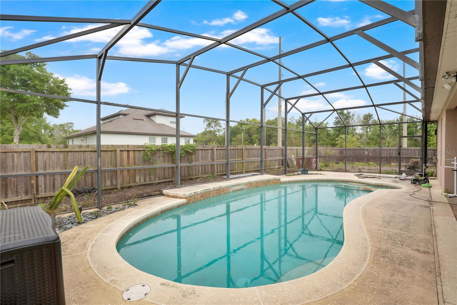 Image 25 of 32 For 860 Hart Avenue