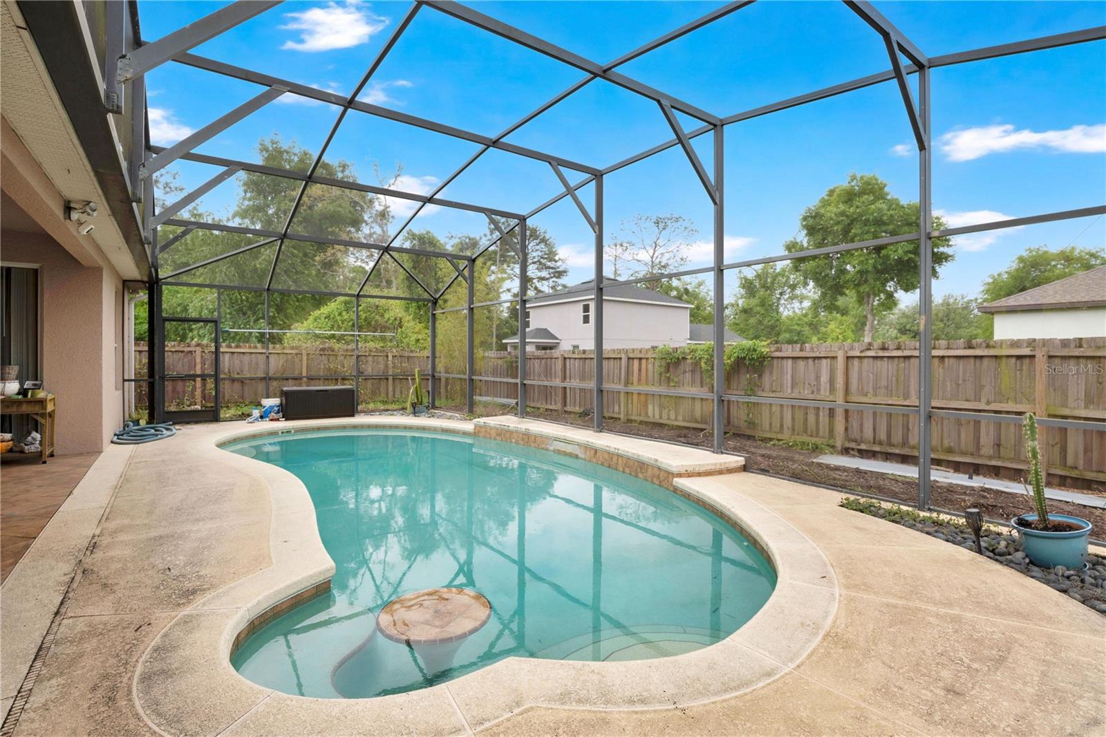 Image 4 of 32 For 860 Hart Avenue