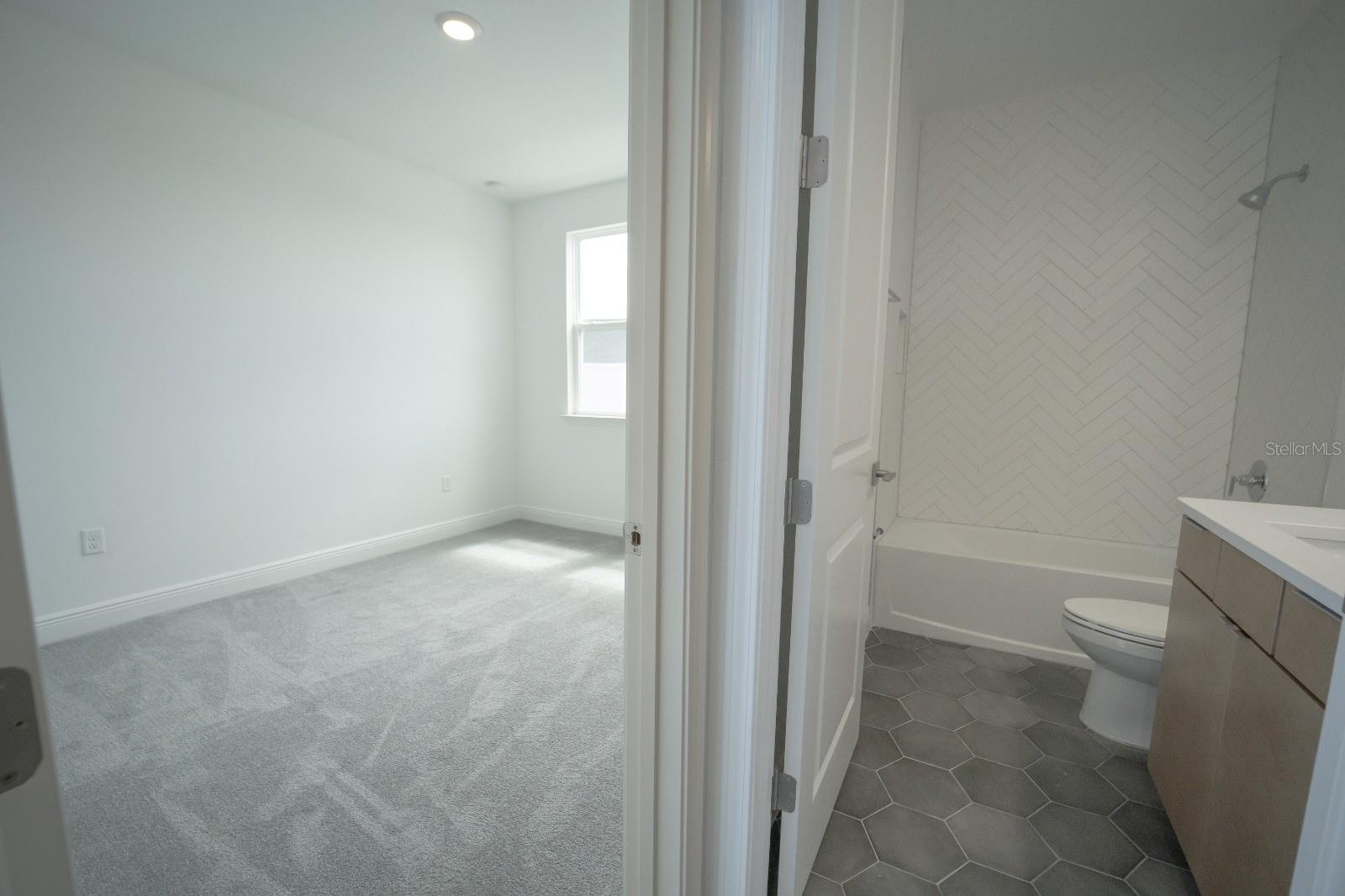 Image 28 of 65 For 9856 Sharpless Alley