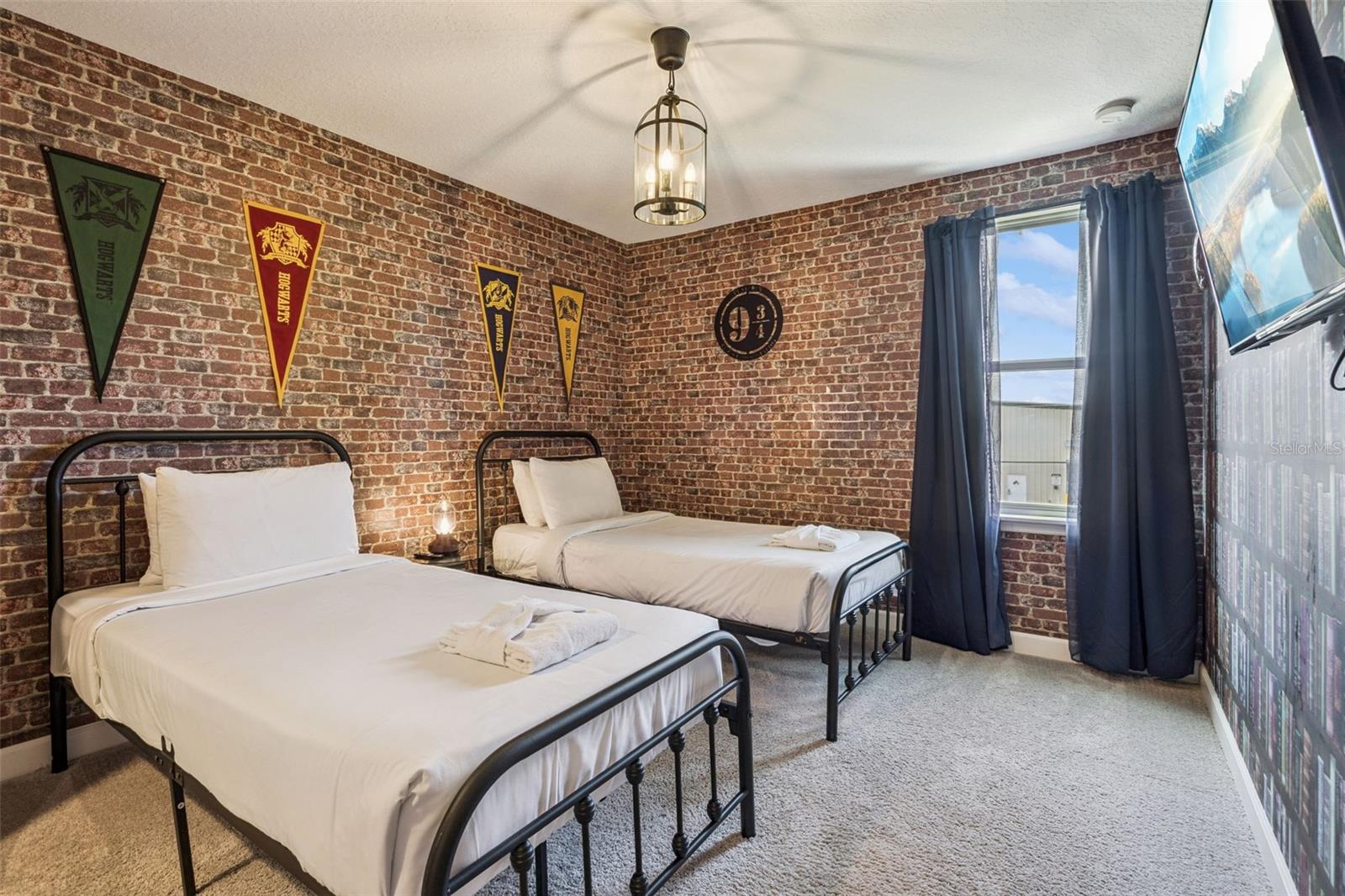 Image 21 of 55 For 8008 Formosa Valley Place